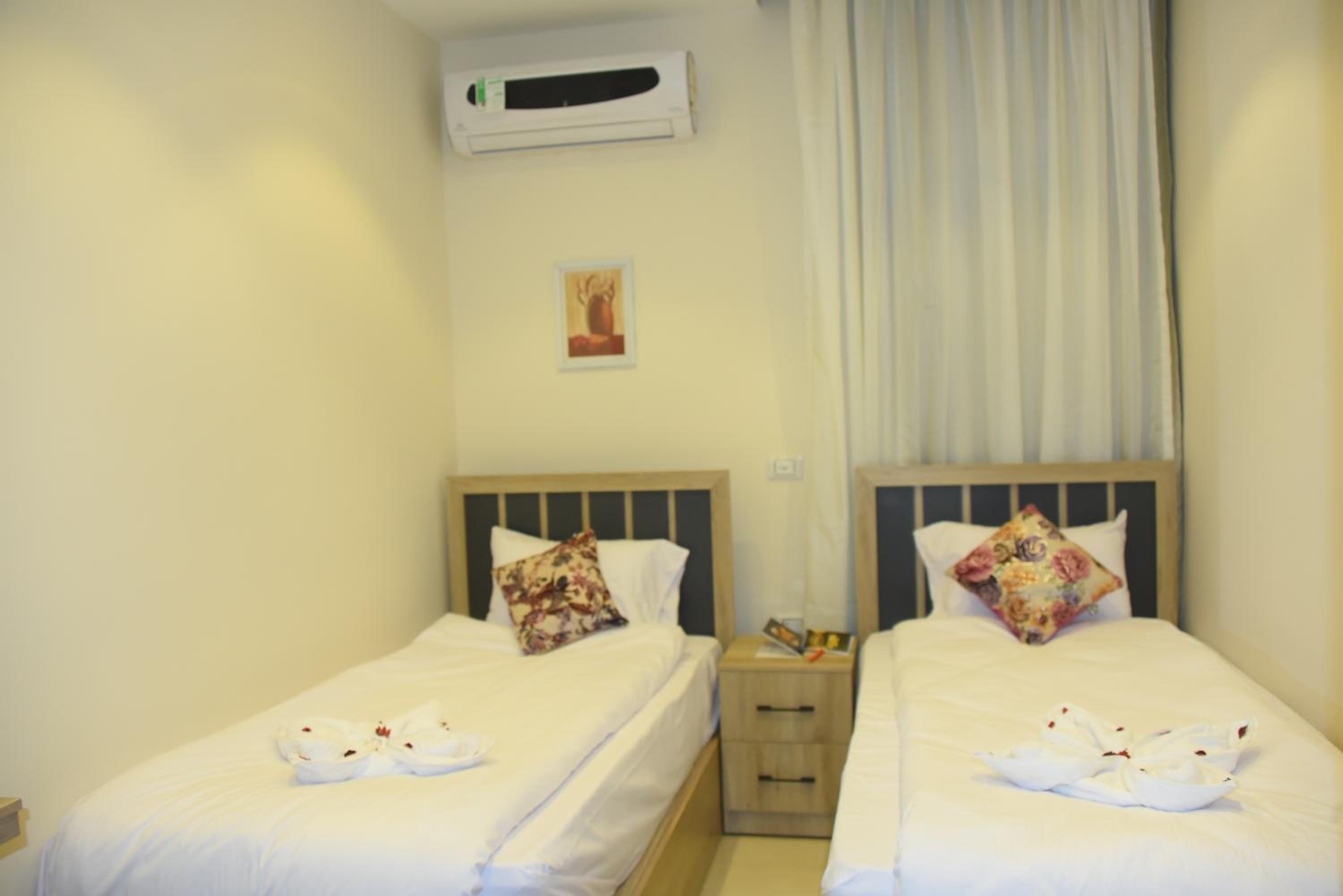 Twin Room with City View photo 3