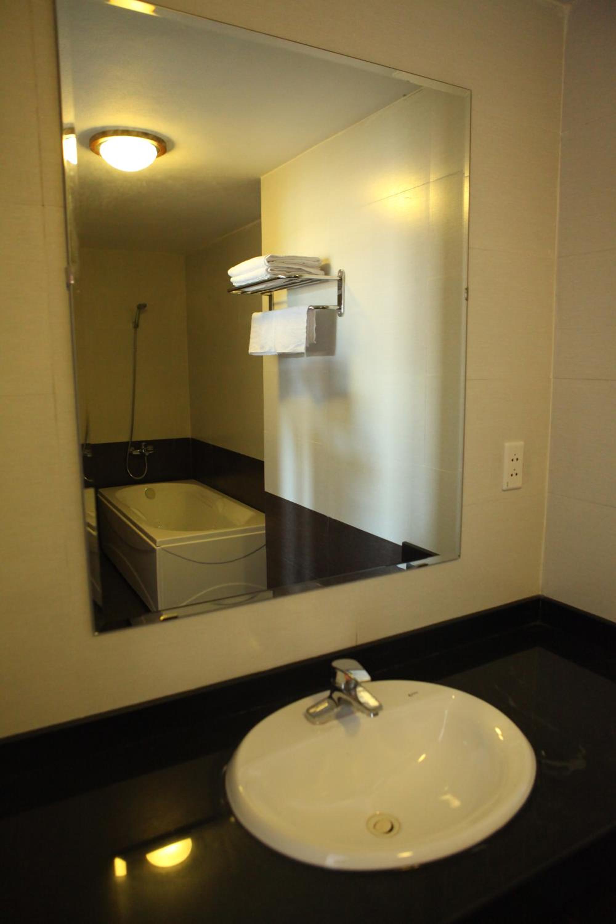 King Suite with Balcony photo 2