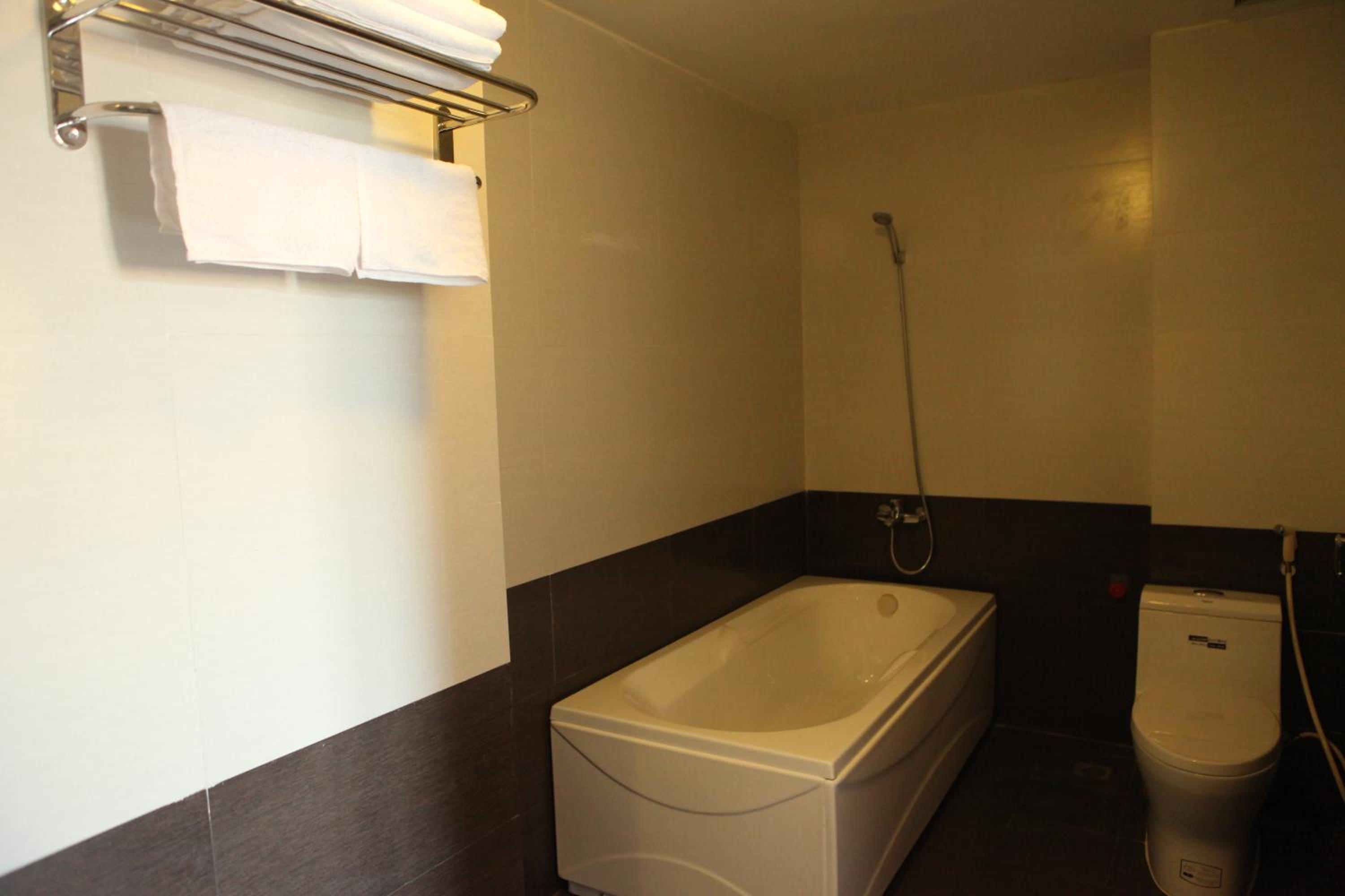King Suite with Balcony photo 3