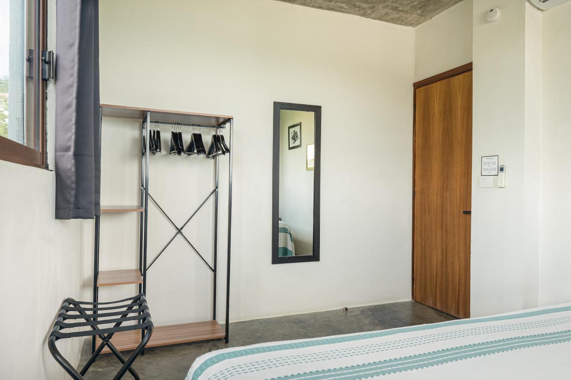 Deluxe Suite with Sea View - Photo 5
