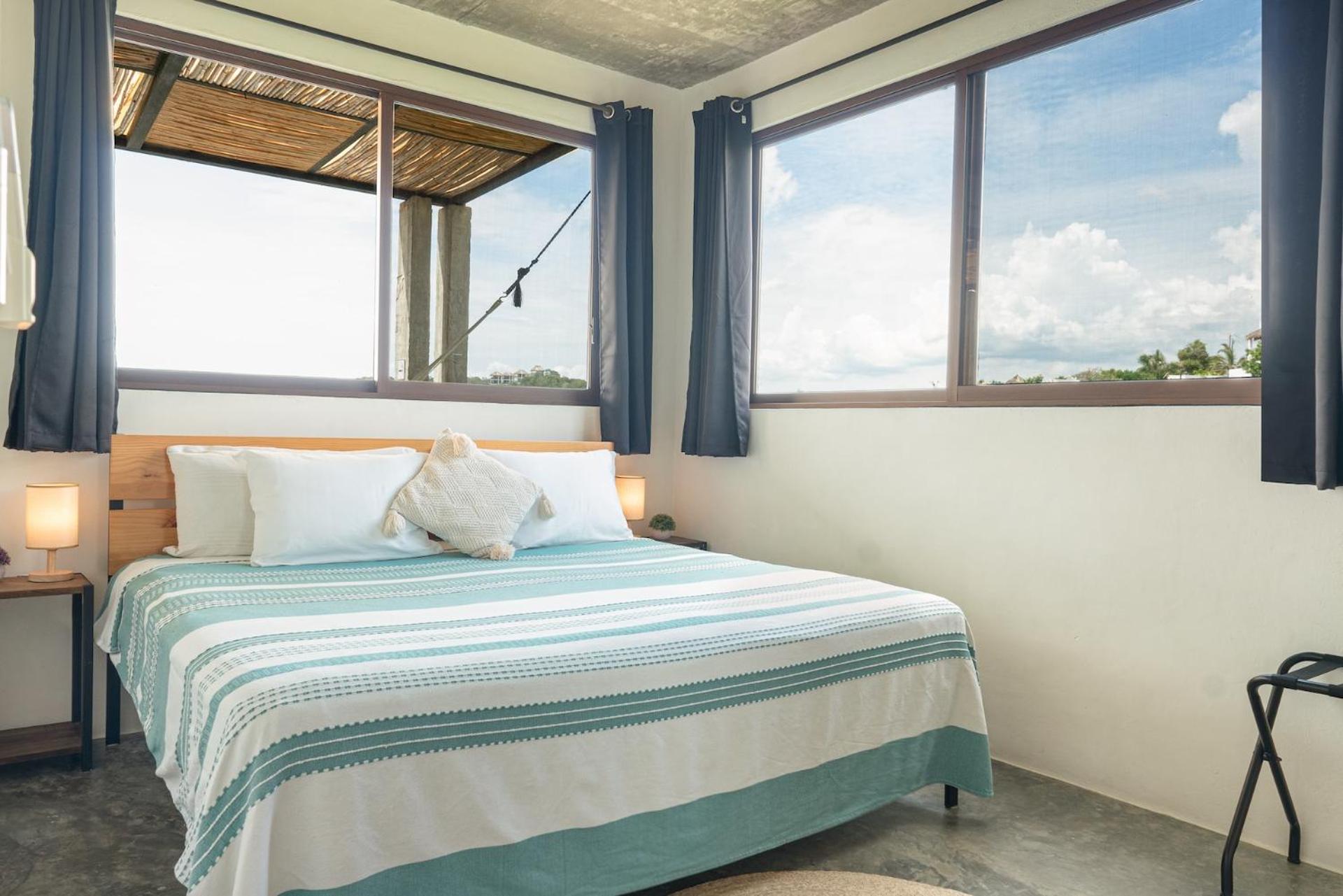 Deluxe Suite with Sea View - Photo 6