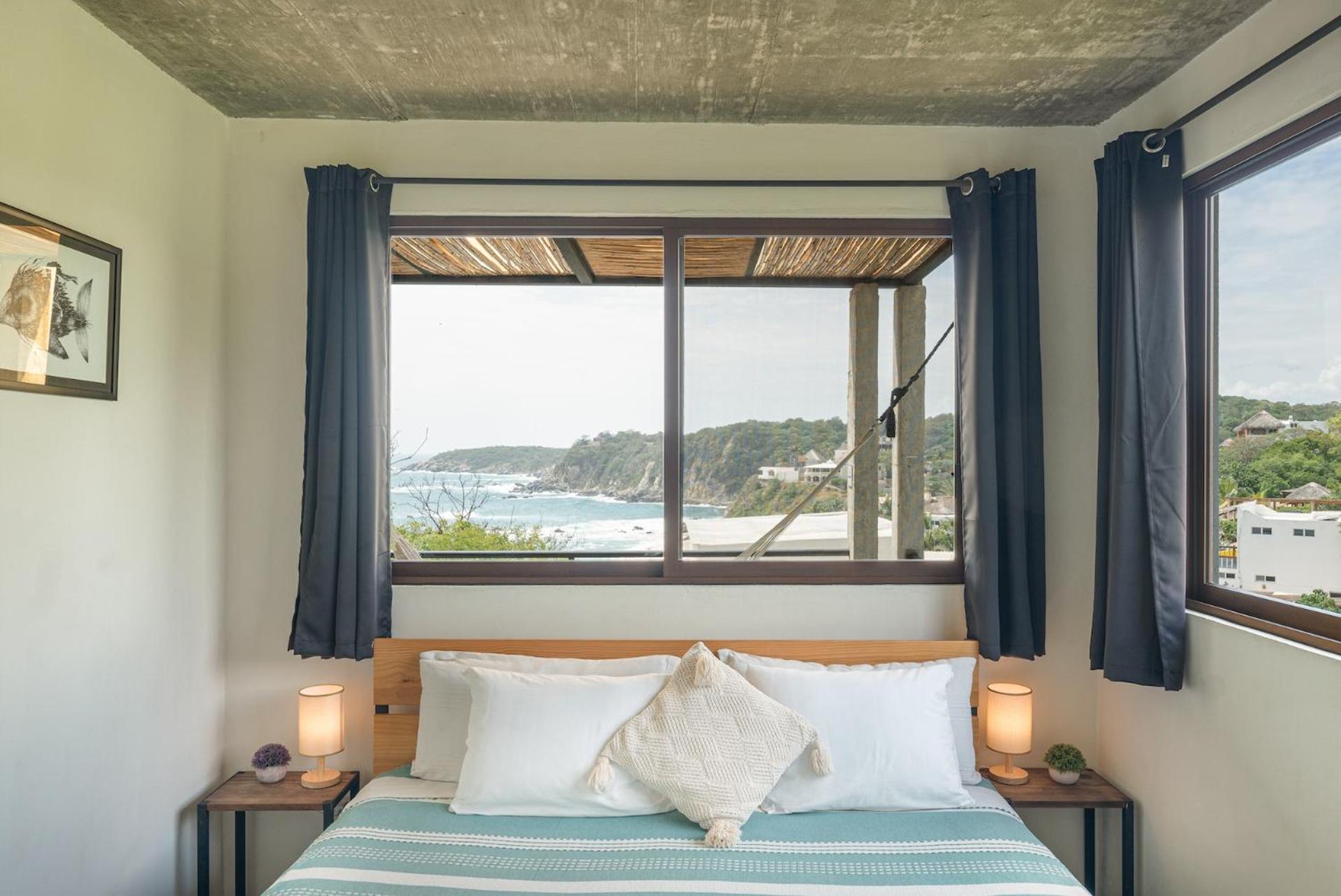 Deluxe Suite with Sea View - Photo 7