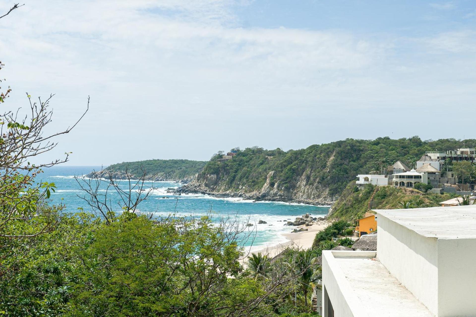 Deluxe Suite with Sea View - Photo 8