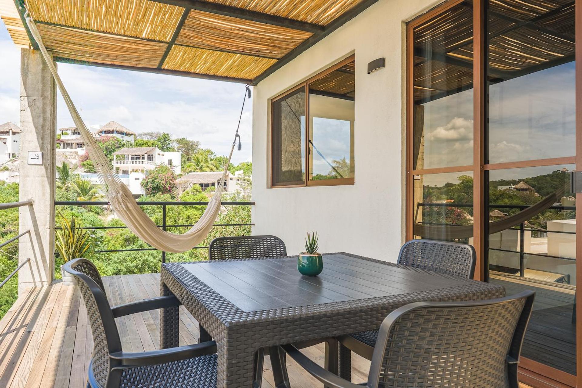 Deluxe Suite with Sea View - Photo 10