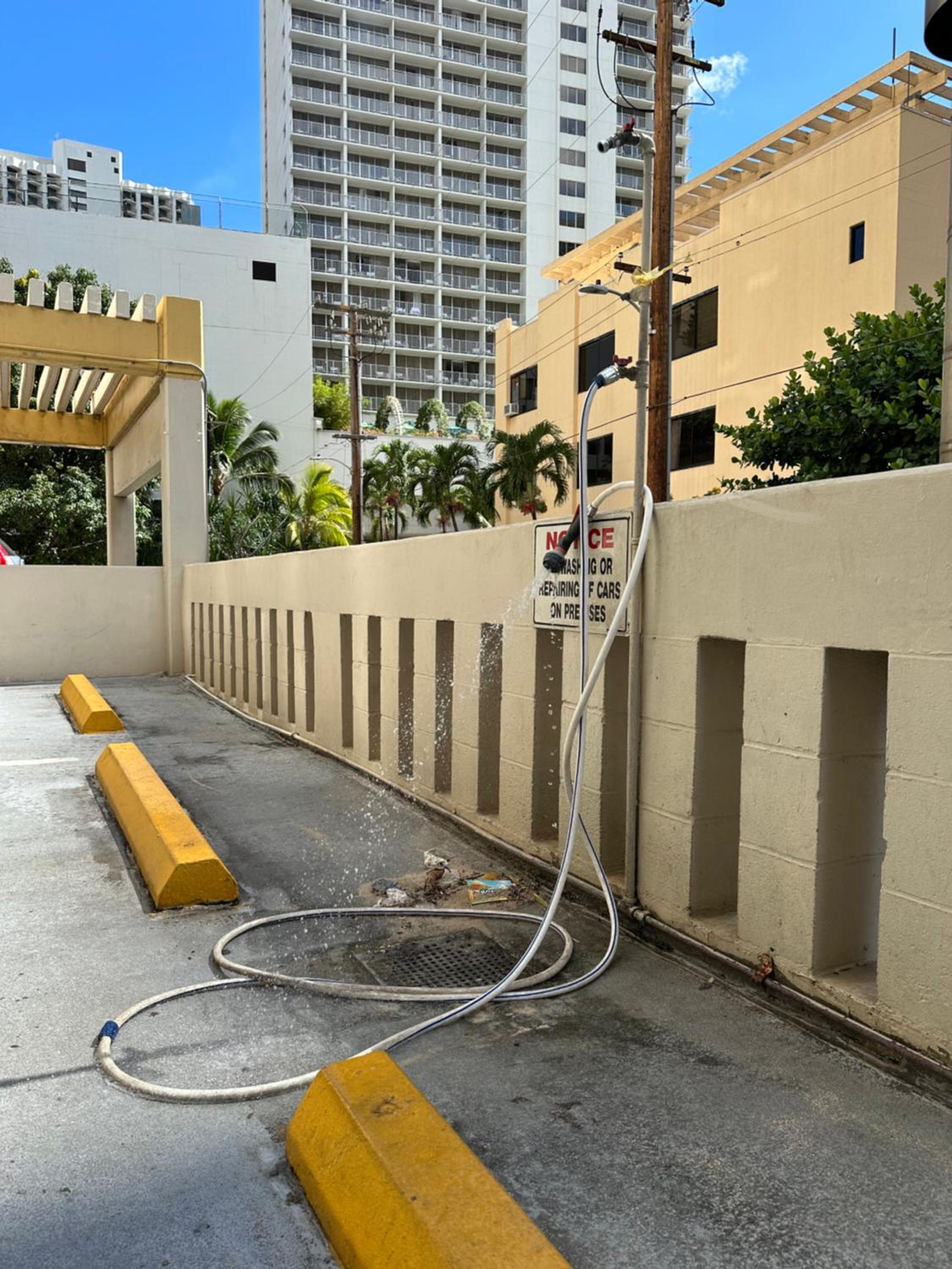 WELLCOME TO LOVELY CONDO 2 BEDS 2 BATHS FREE PARKING IN WAIKIKI BEACH: Two-Bedroom Apartment photo