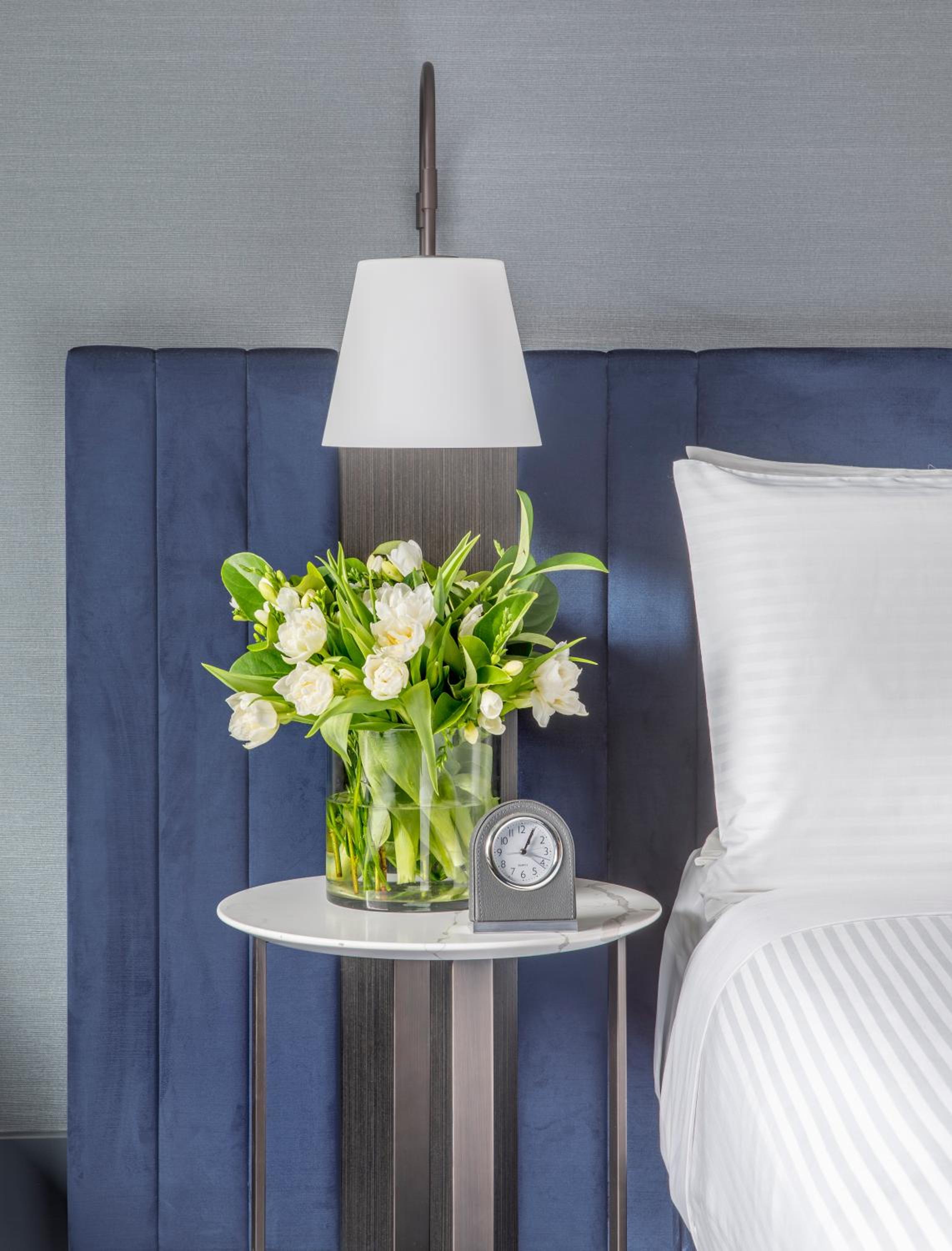 Classic King Room with Harbor View - Club Lounge Access