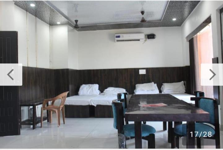 8-Bed Mixed Dormitory Room
