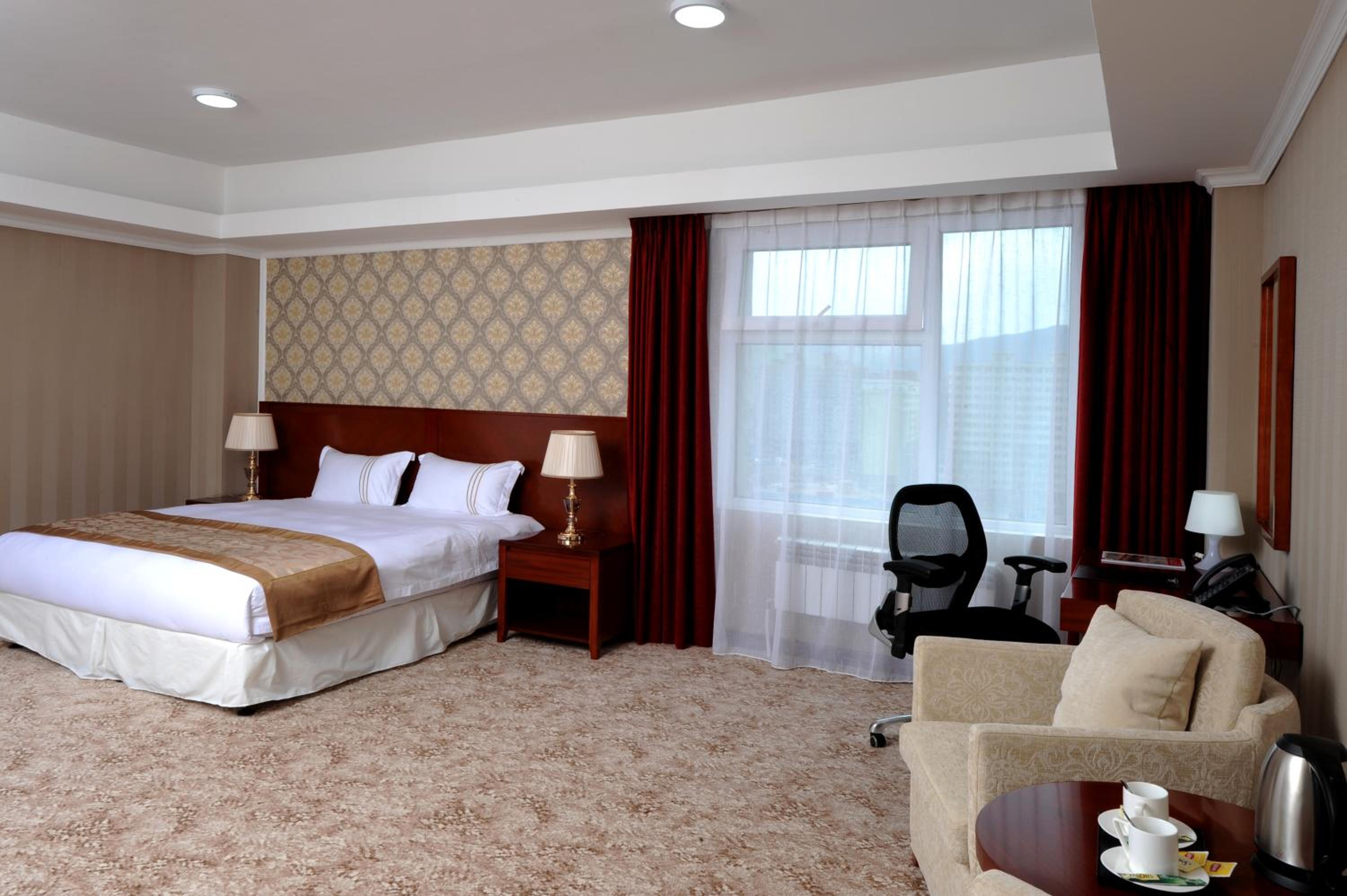 Deluxe King Room photo 2
