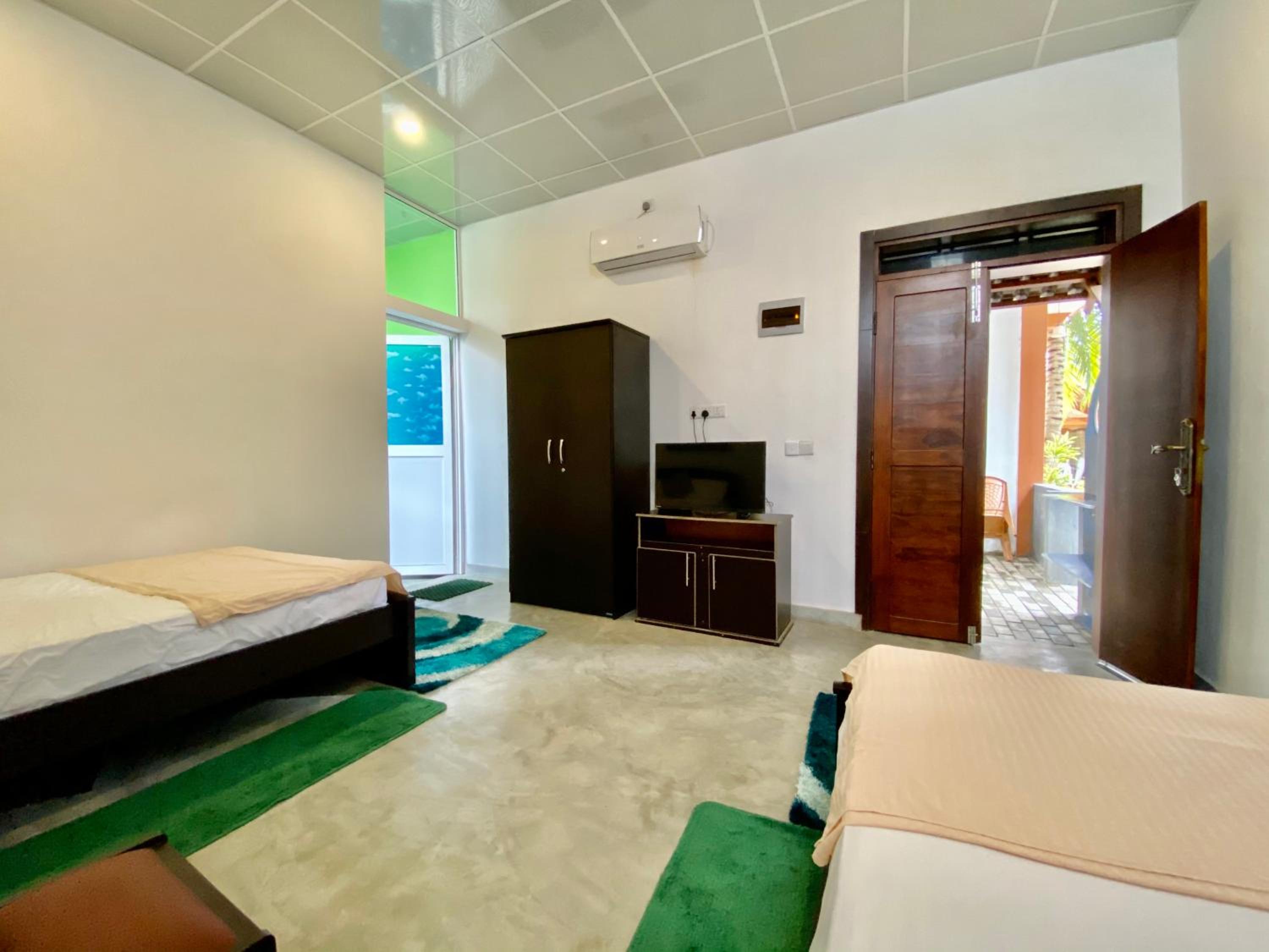 Superior Quadruple Room - Photo 3