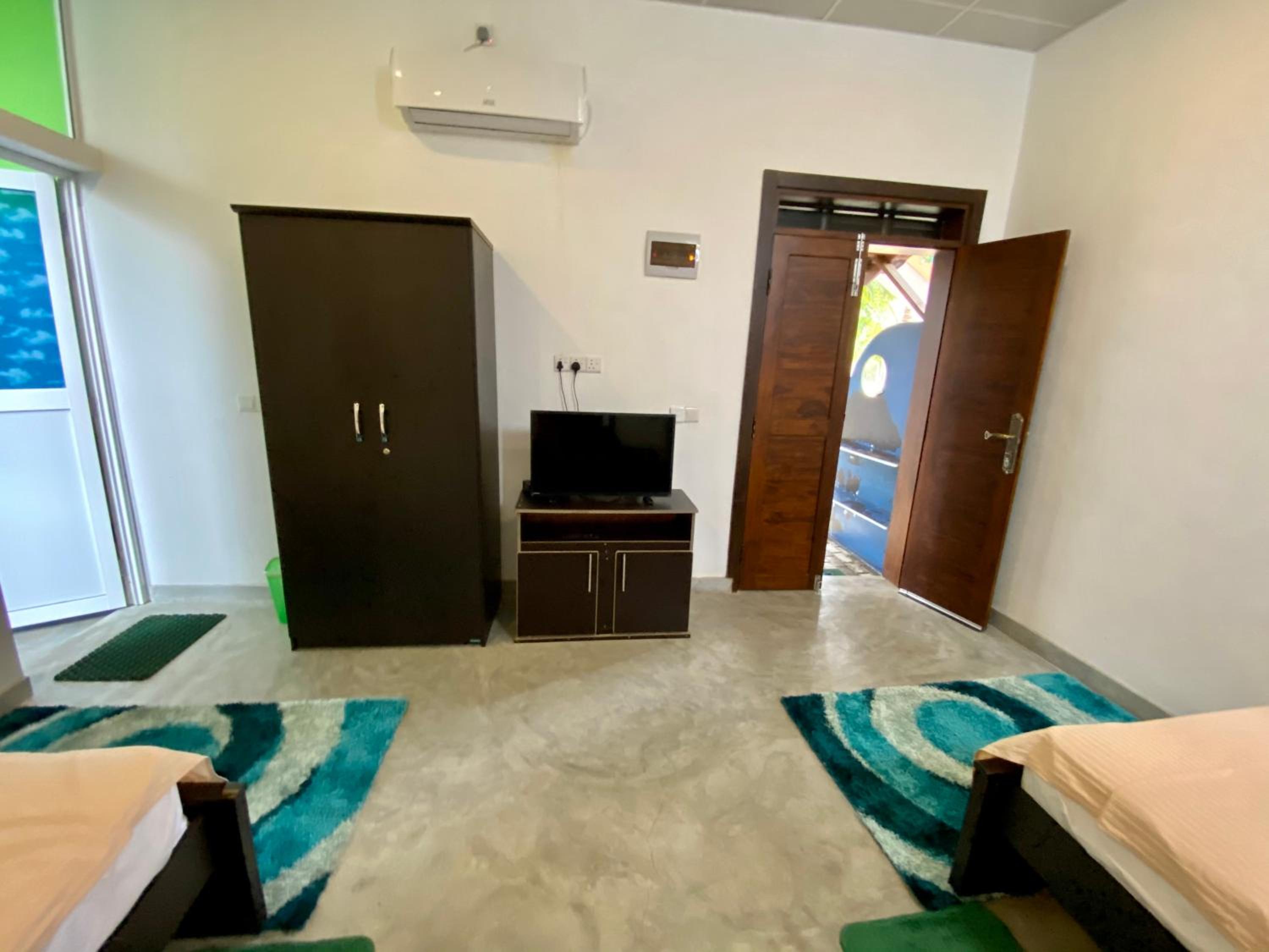 Superior Quadruple Room - Photo 6