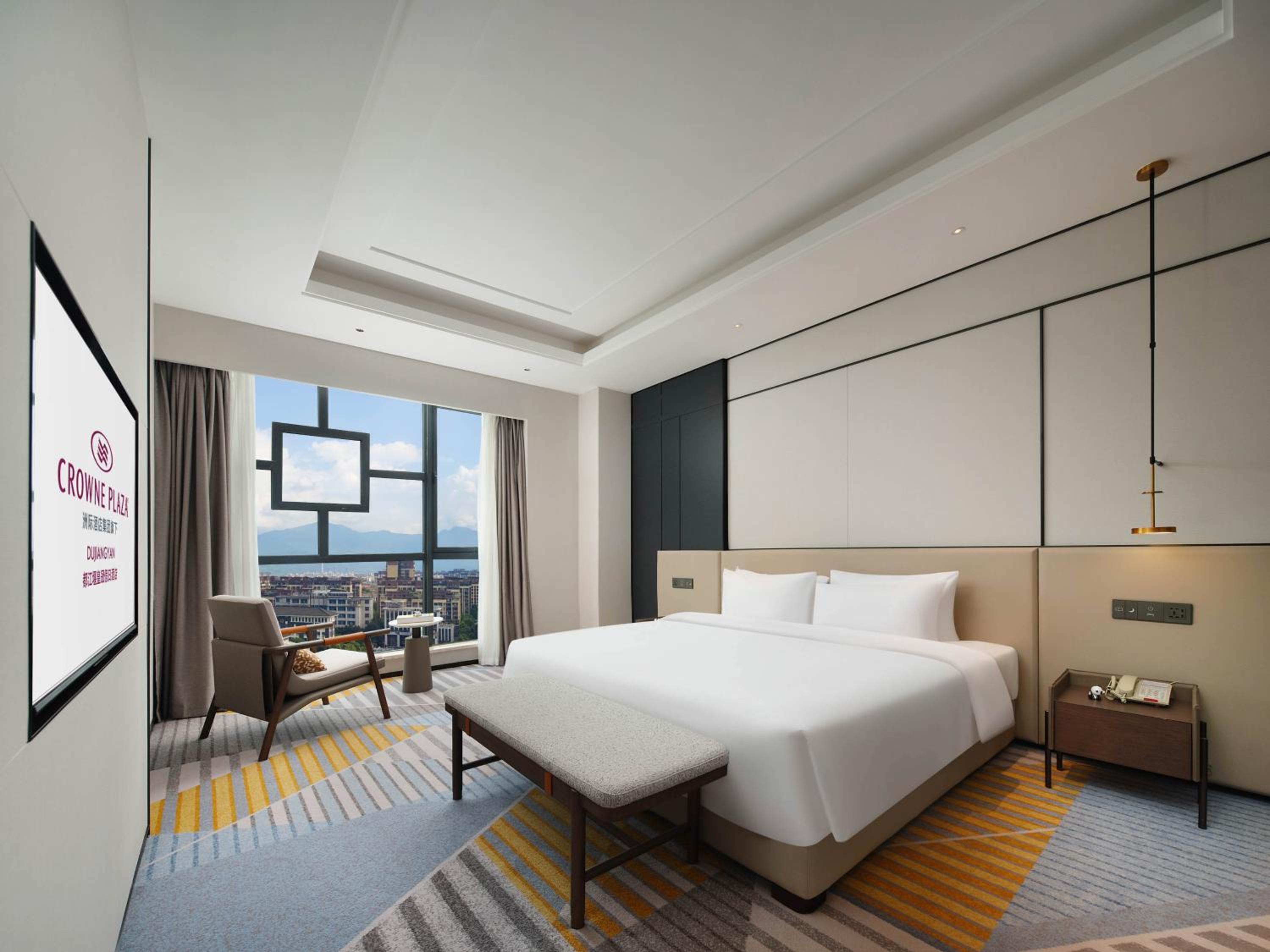 One-Bedroom King Suite - Lounge Access