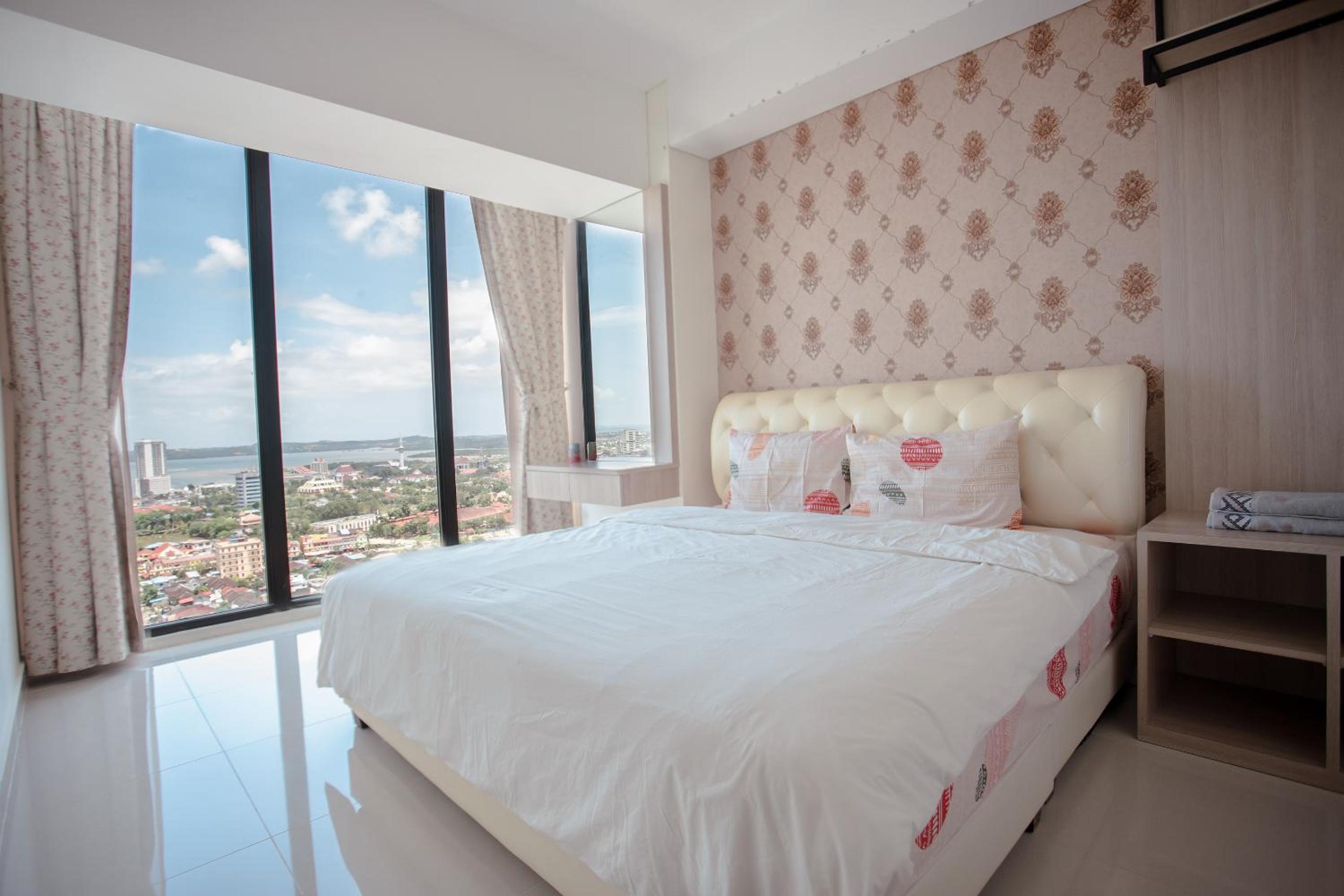 One-Bedroom Apartment - Photo 1