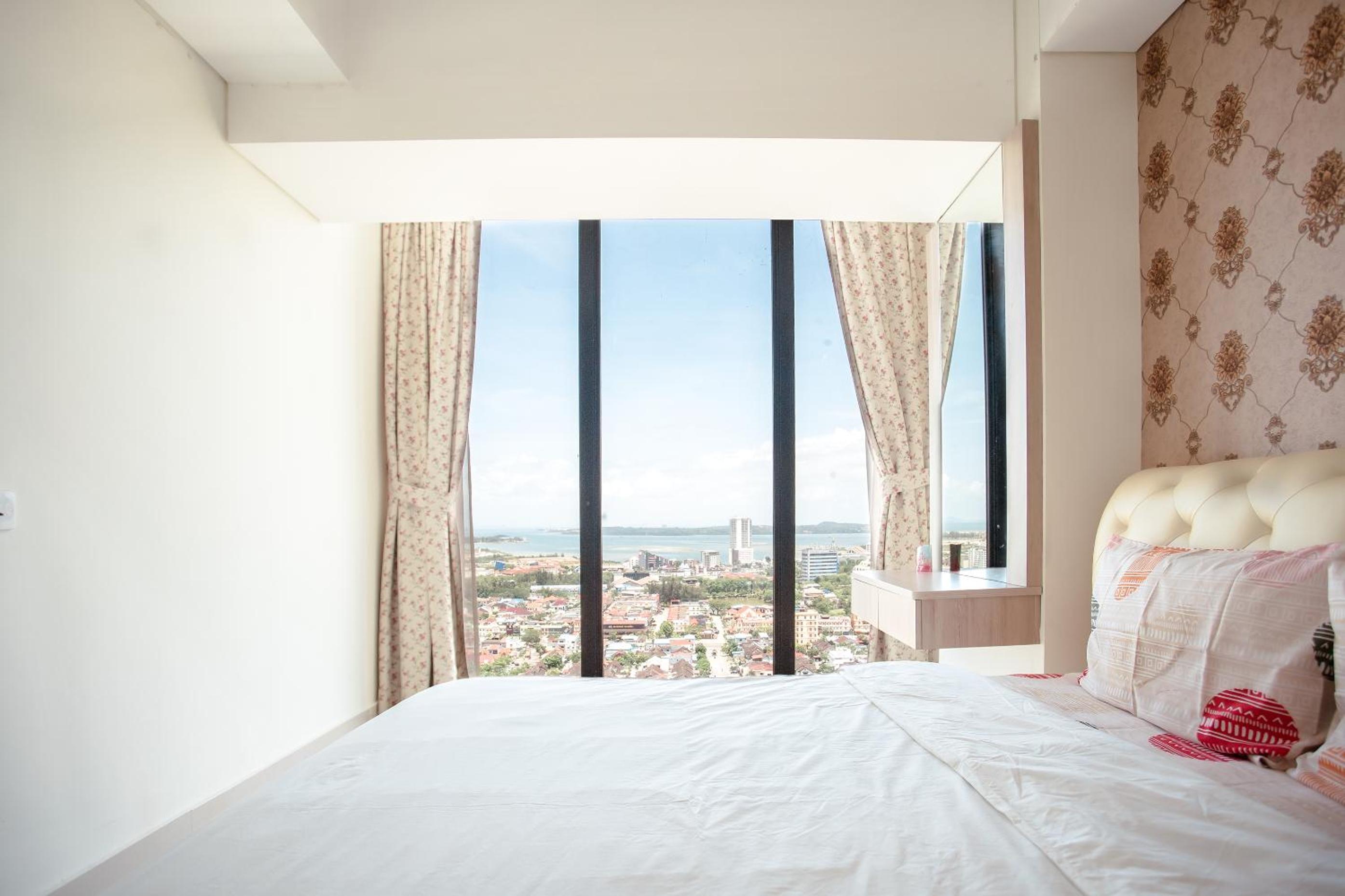 One-Bedroom Apartment - Photo 2