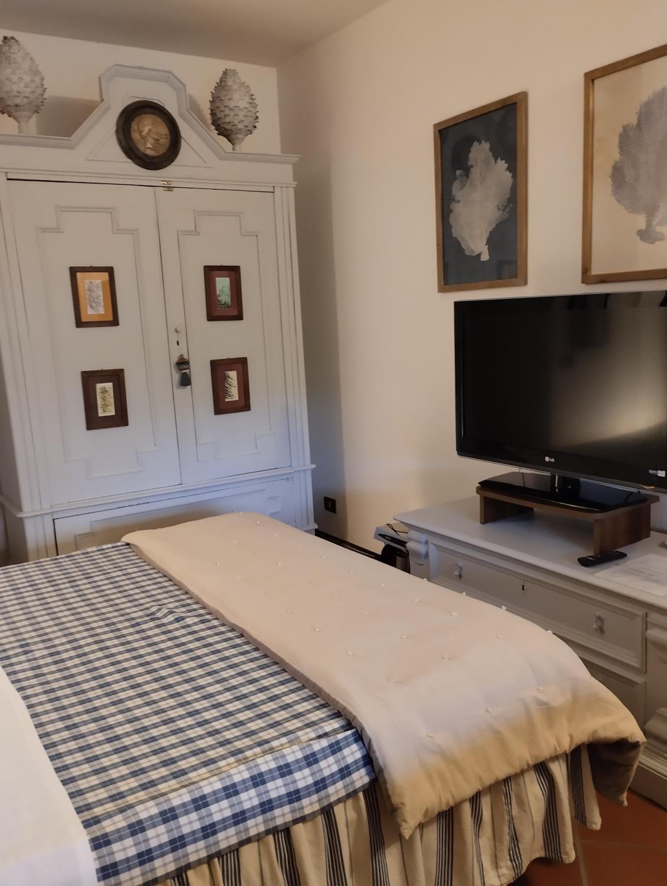 One-Bedroom Apartment - Photo 1