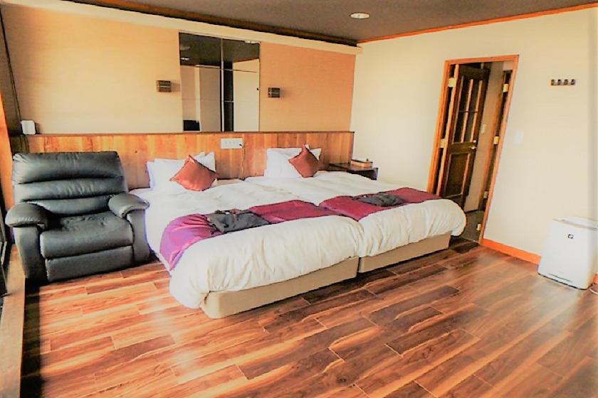 Modern Western Style Room with Open Air Bath - Non-Smoking photo 1