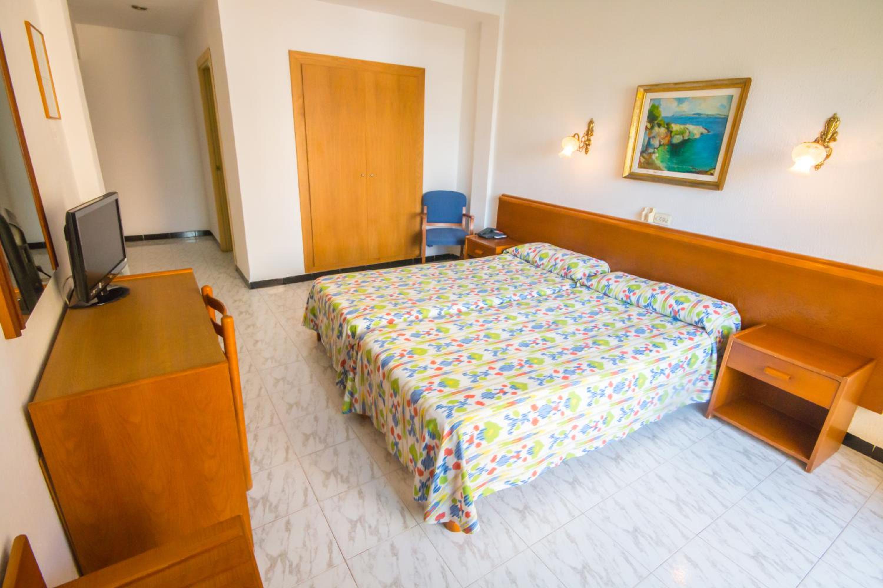 Double Or Twin Room - Photo 2
