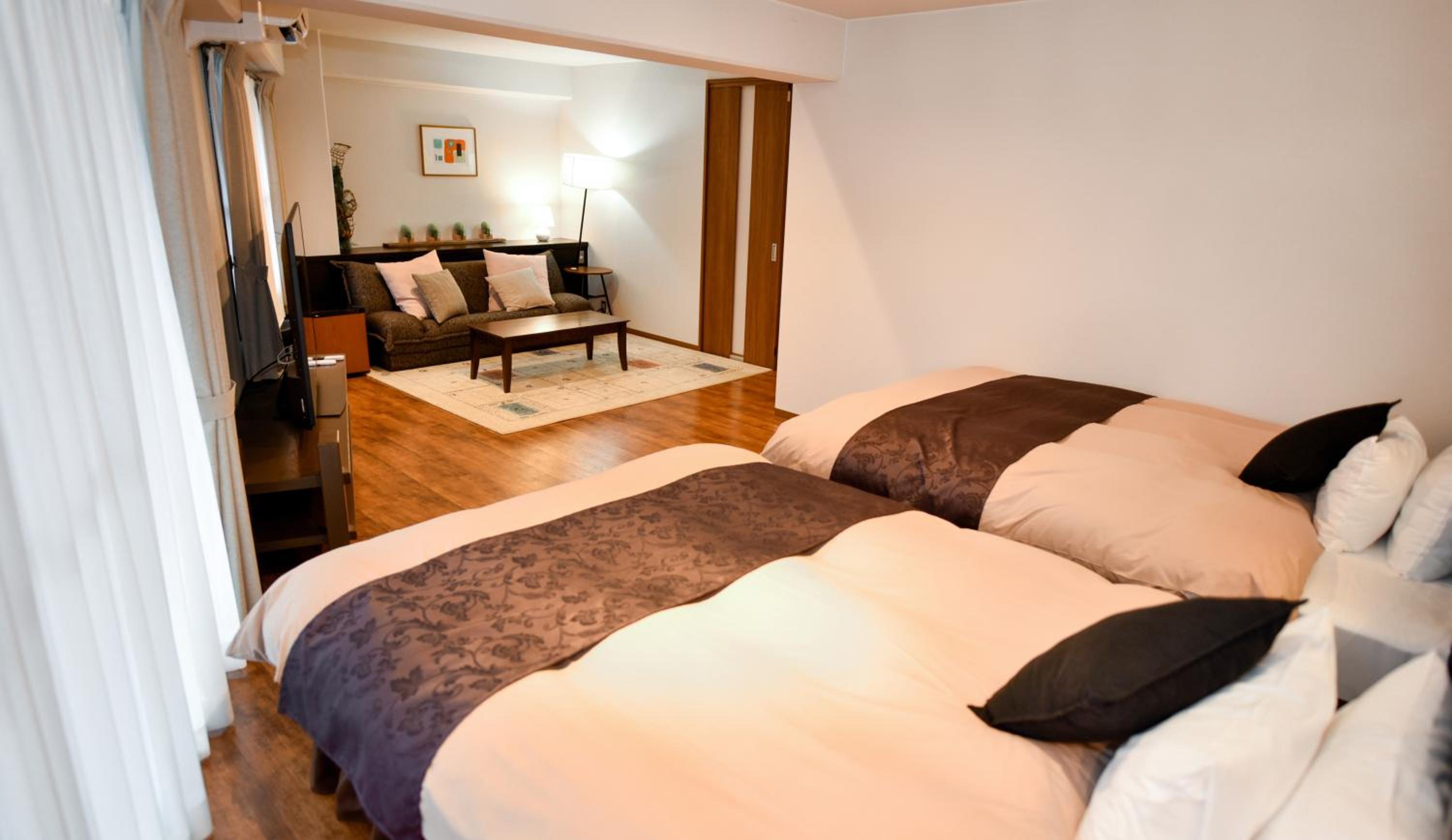 Twin Room with Private Bathroom - Photo 13
