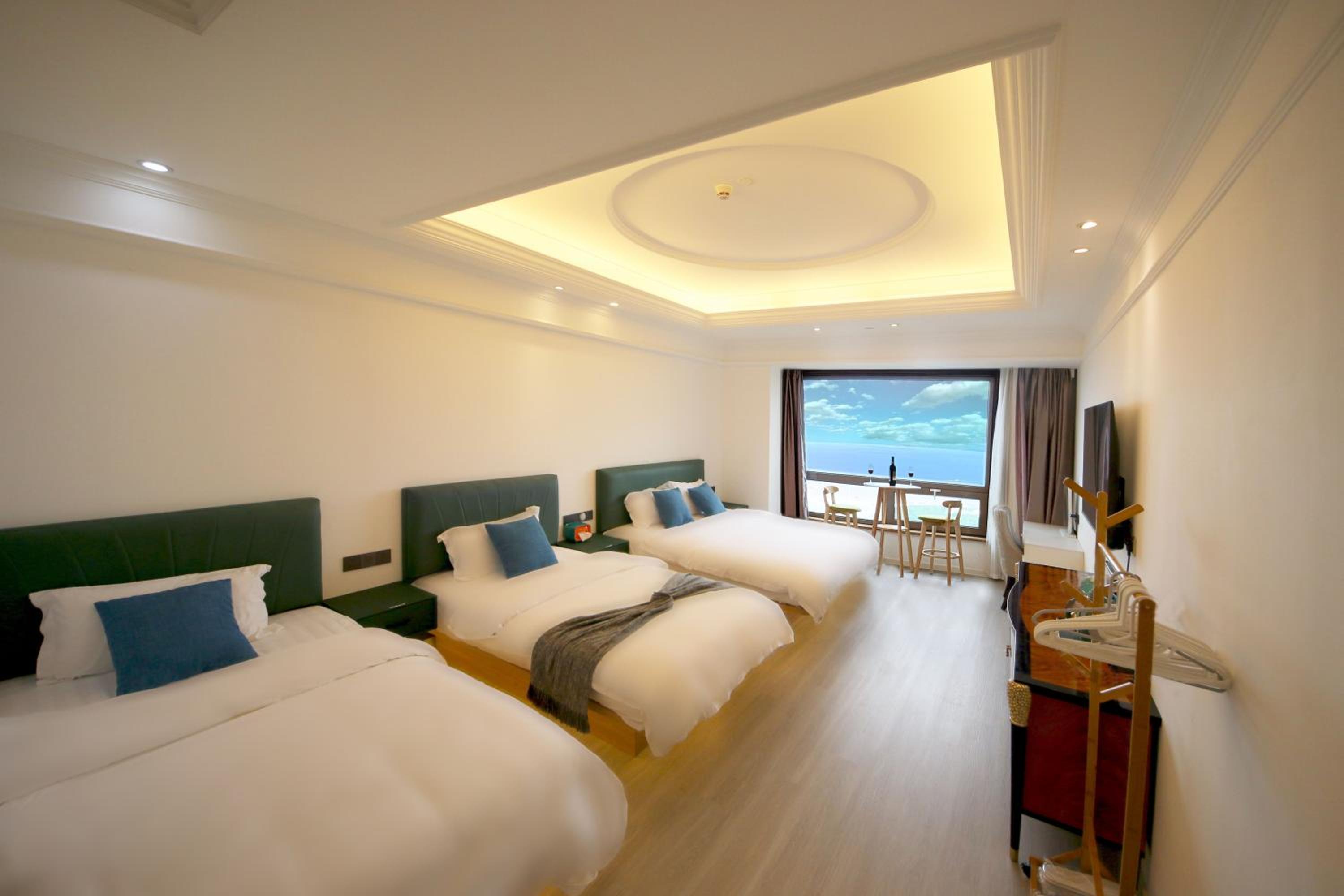 Quadruple Room with Sea View