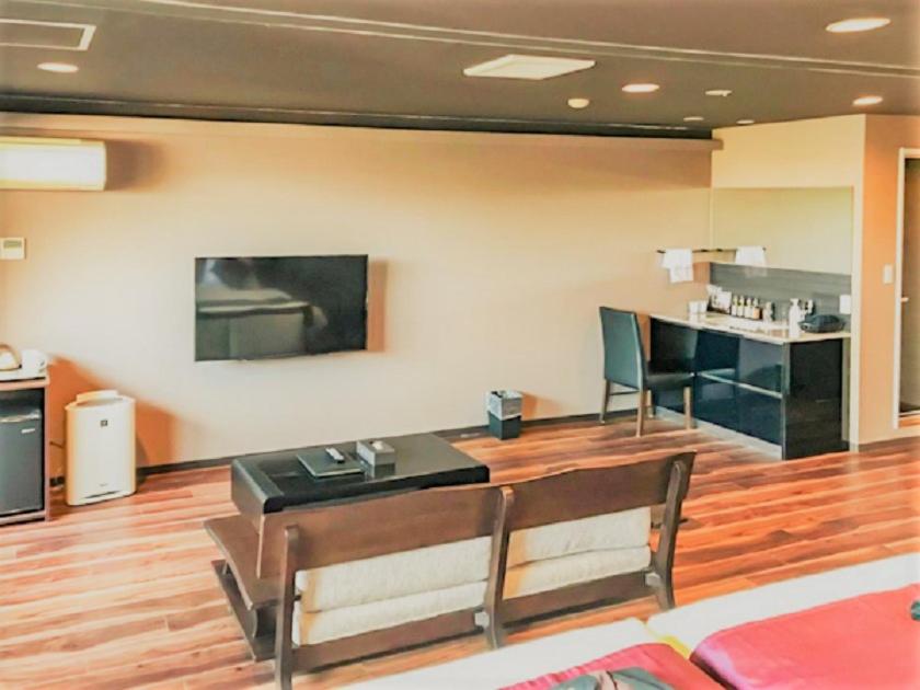 Modern Japanese Style Junior Suite Japanese-Western Room with Open Air Bath - Non-Smoking photo 3
