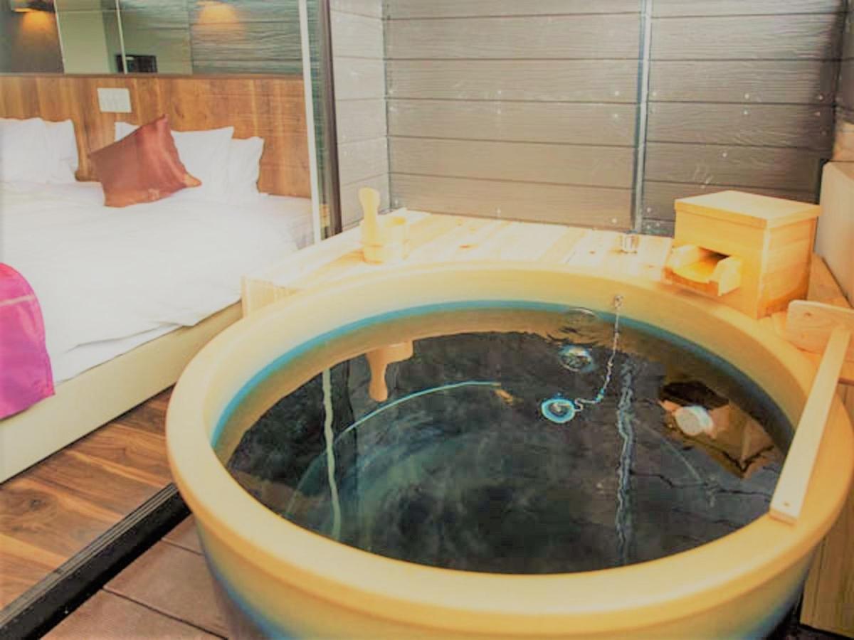 Modern Superior Japanese-Western Room with Open Air Bath - Non-Smoking photo 2