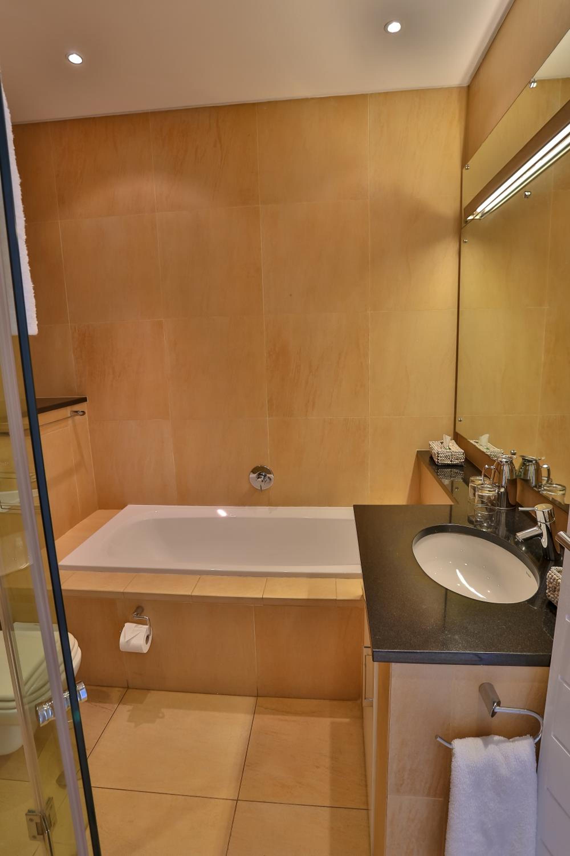 Double Room with Garden View - Photo 3