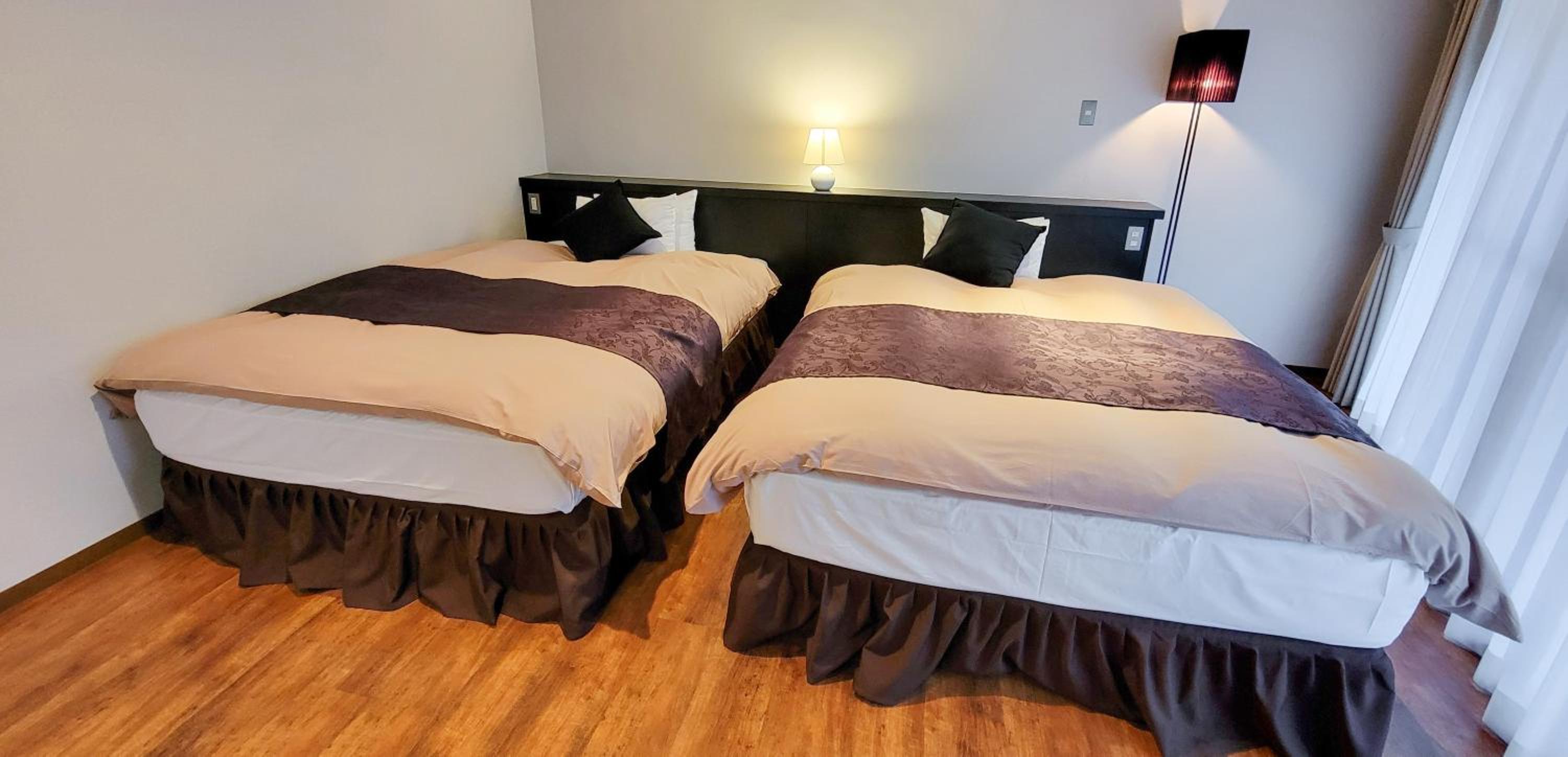 Twin Room with Private Bathroom - Photo 12