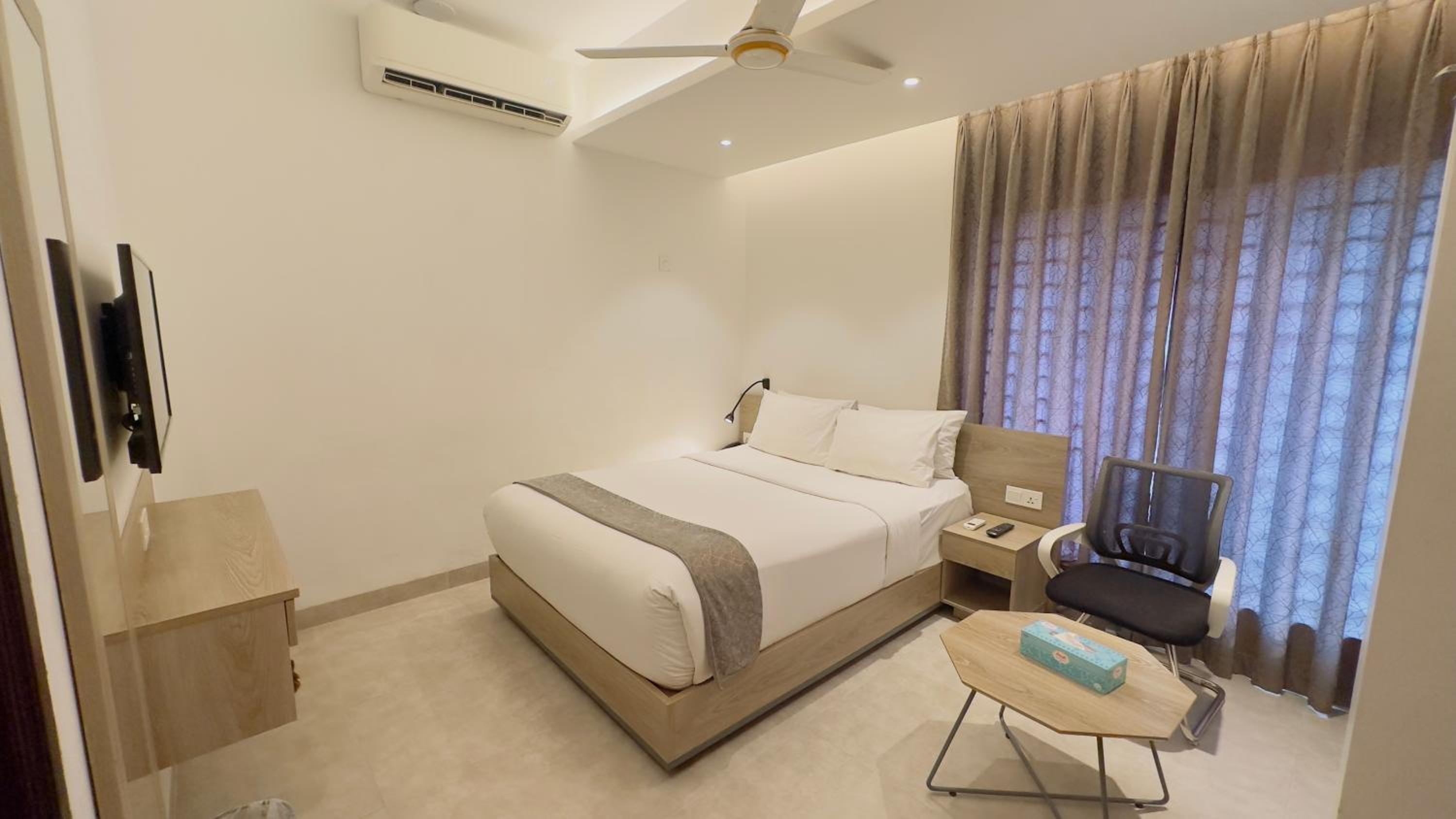 Deluxe Queen Room