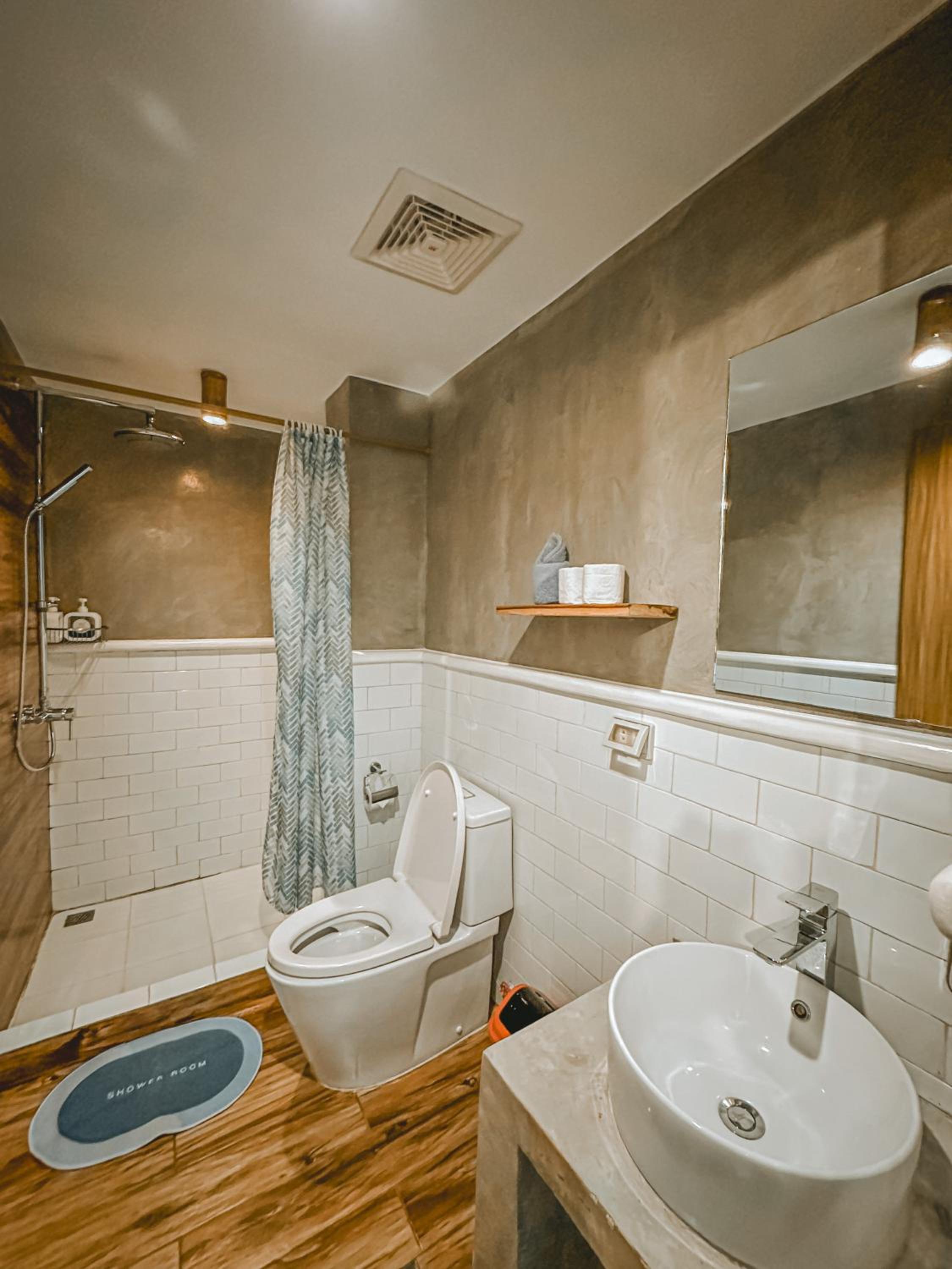 Deluxe Queen Room - Photo 5