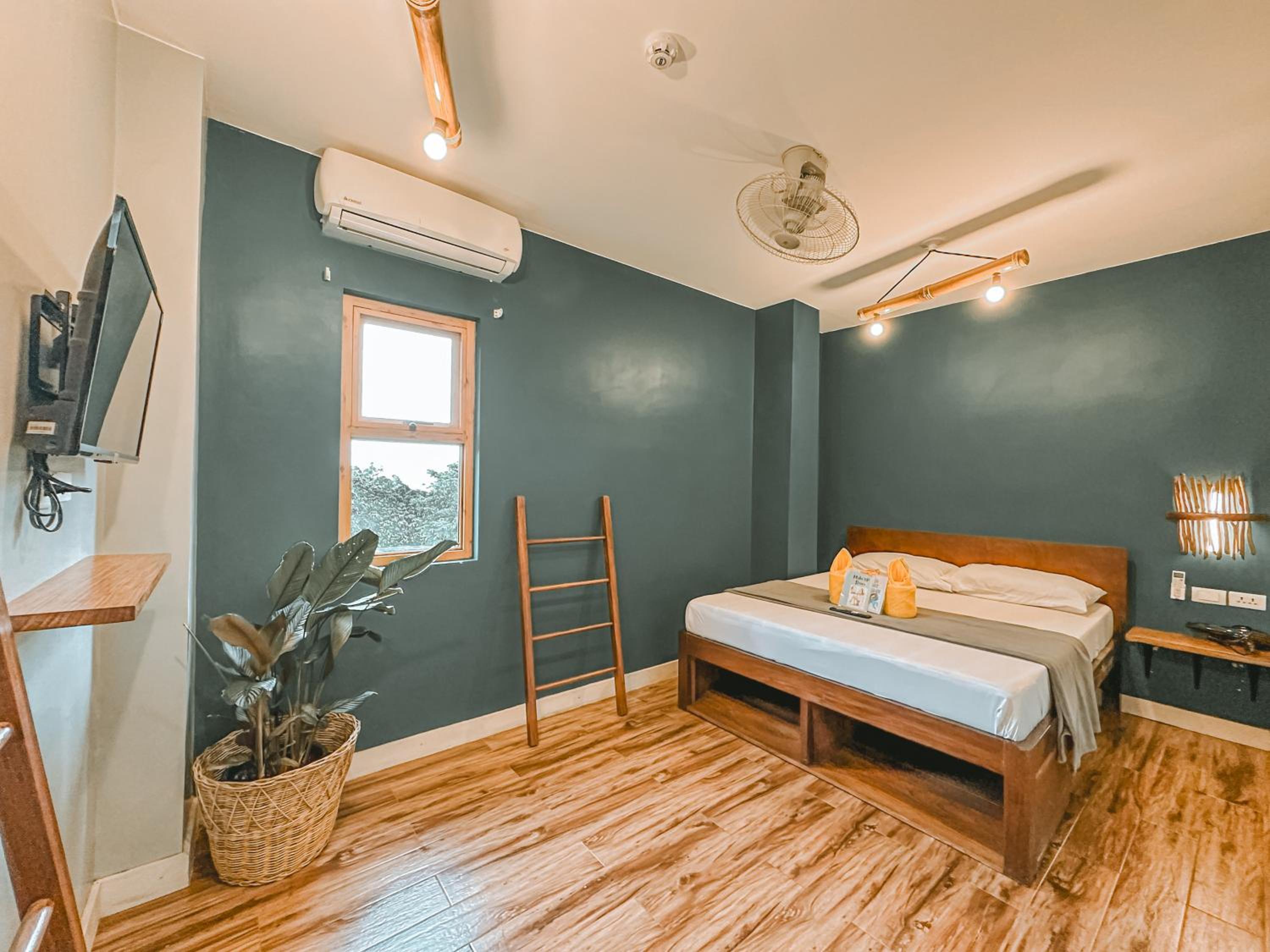Deluxe Queen Room - Photo 3