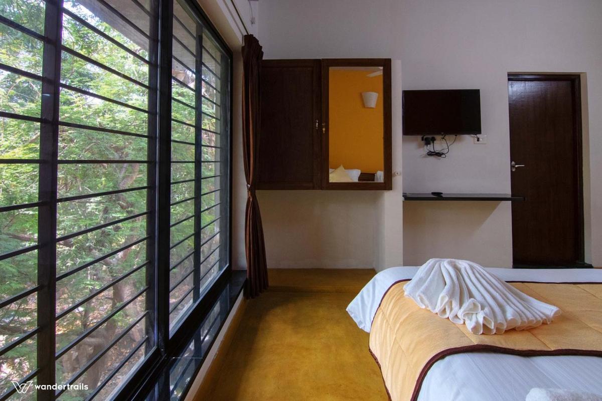 Deluxe Double Room (2 Adults + 1 Child) photo 2