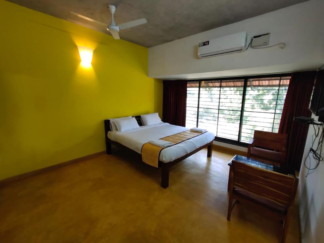 Deluxe Double Room (2 Adults + 1 Child) photo 1