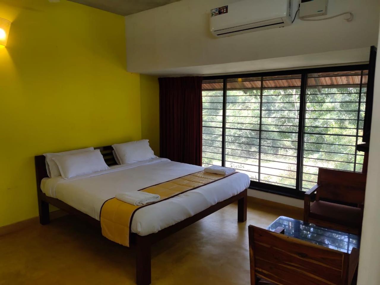 Deluxe Double Room (2 Adults + 1 Child) photo 3