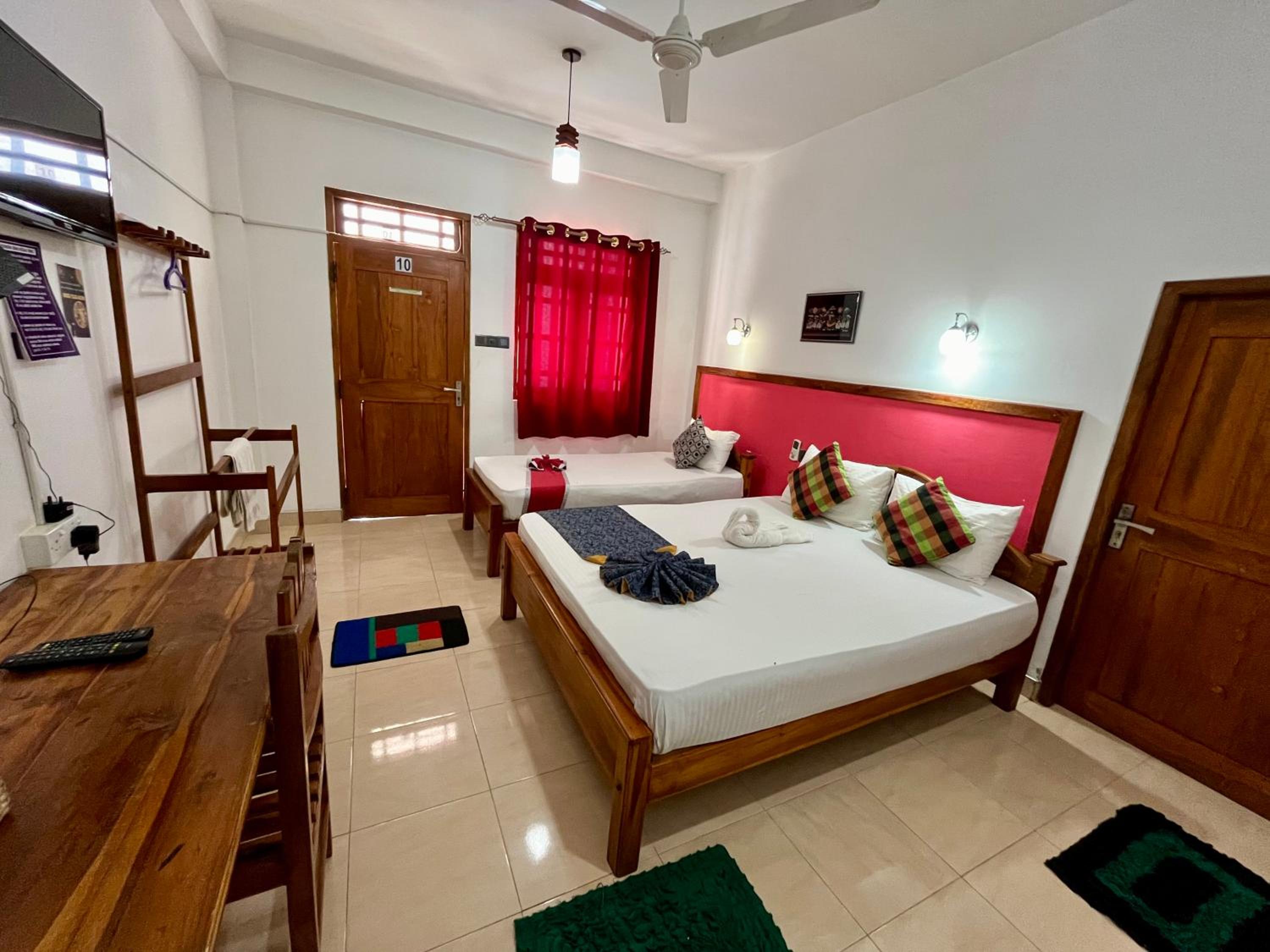 Basic Triple Room photo 3