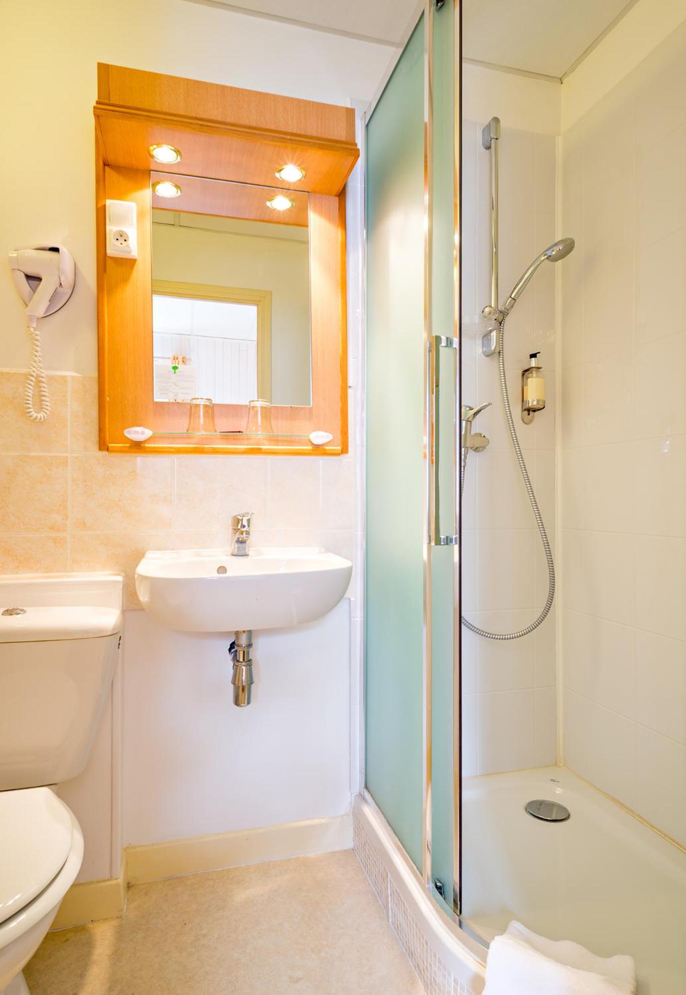 Twin Room - Photo 2