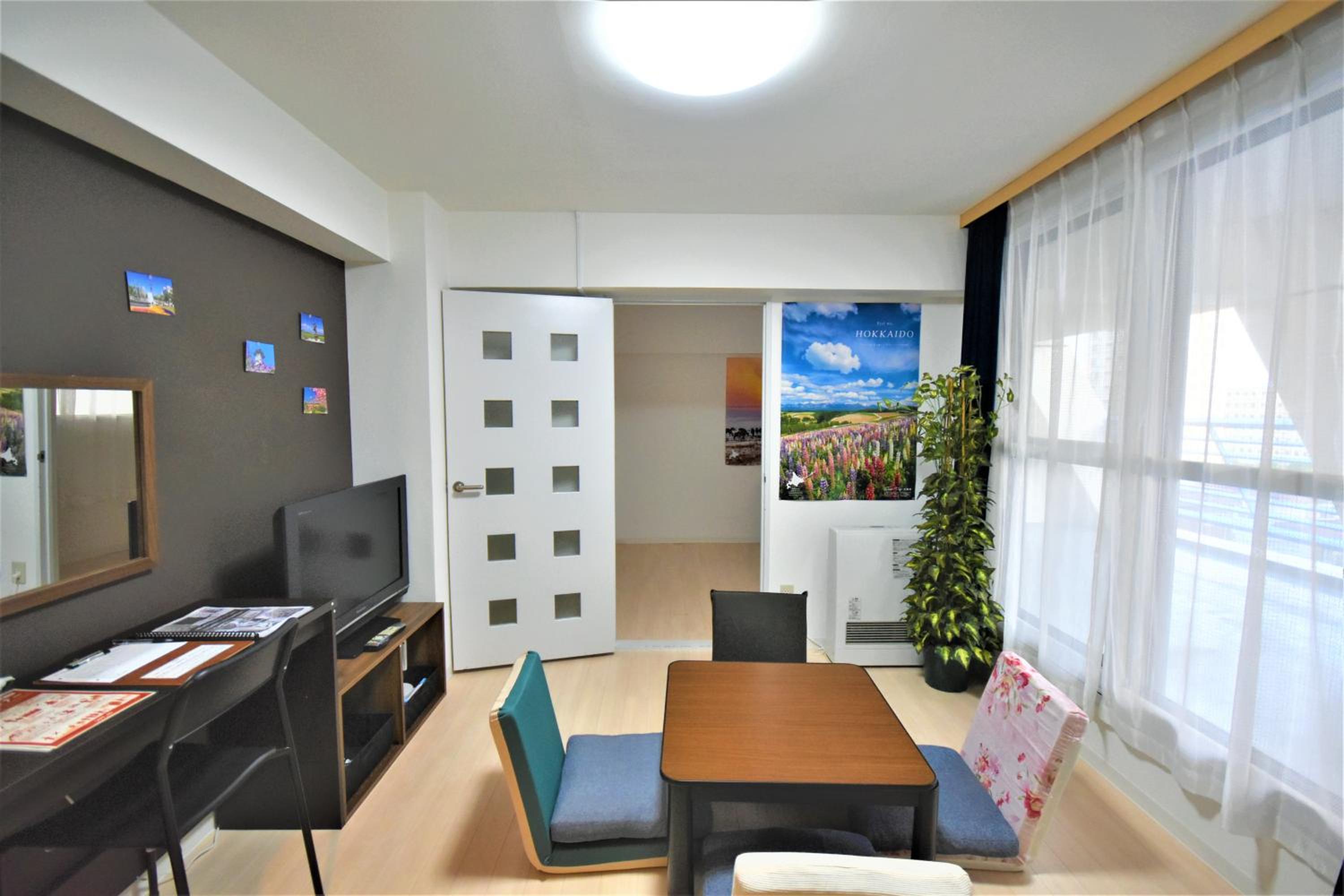Family Room - Photo 6