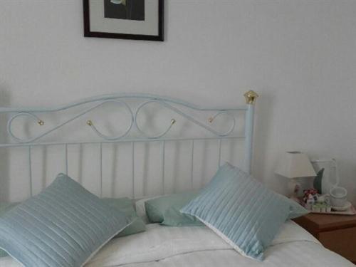 Double Room with Private Bathroom - Photo 2
