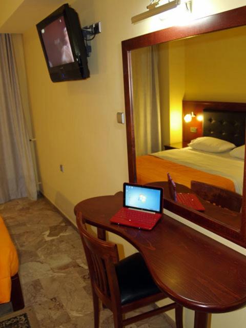 Double Room - Photo 7