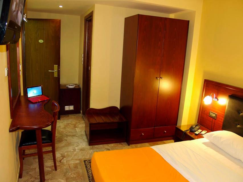 Double Room - Photo 2