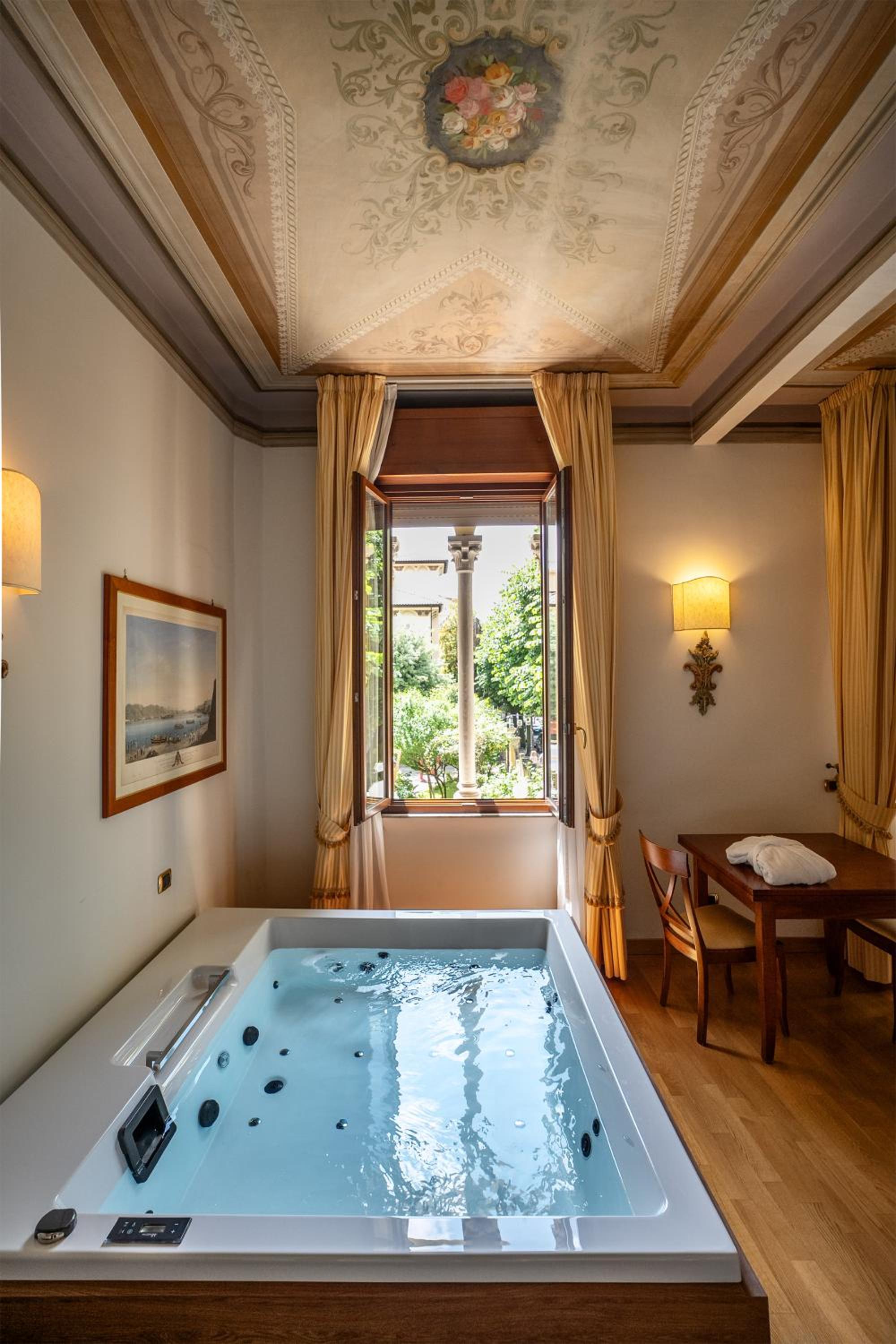 Executive Suite with Private Spa - Photo 2