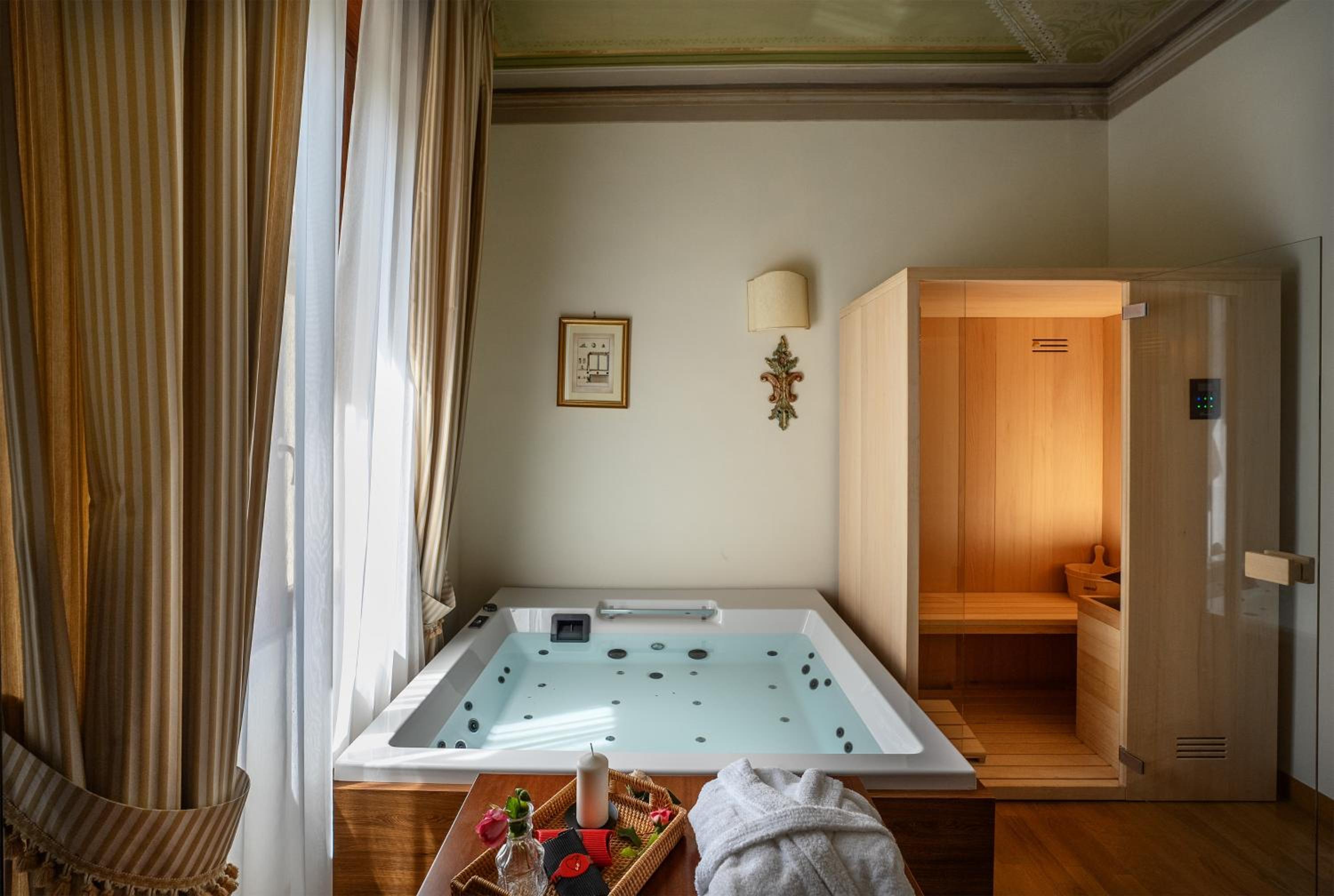 Executive Suite with Private Spa - Photo 4