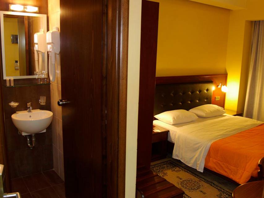Double Room - Photo 5