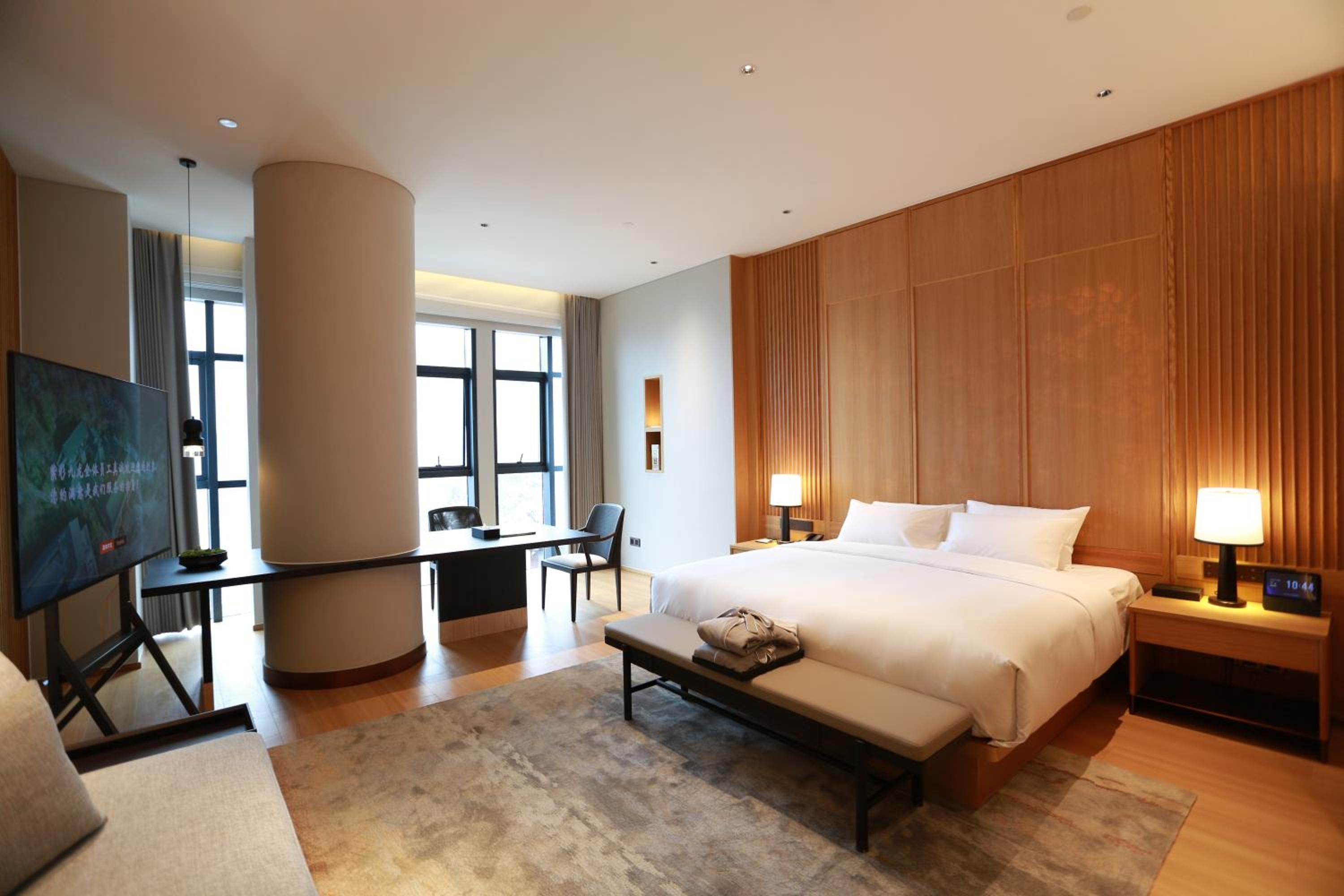 Smart King Room