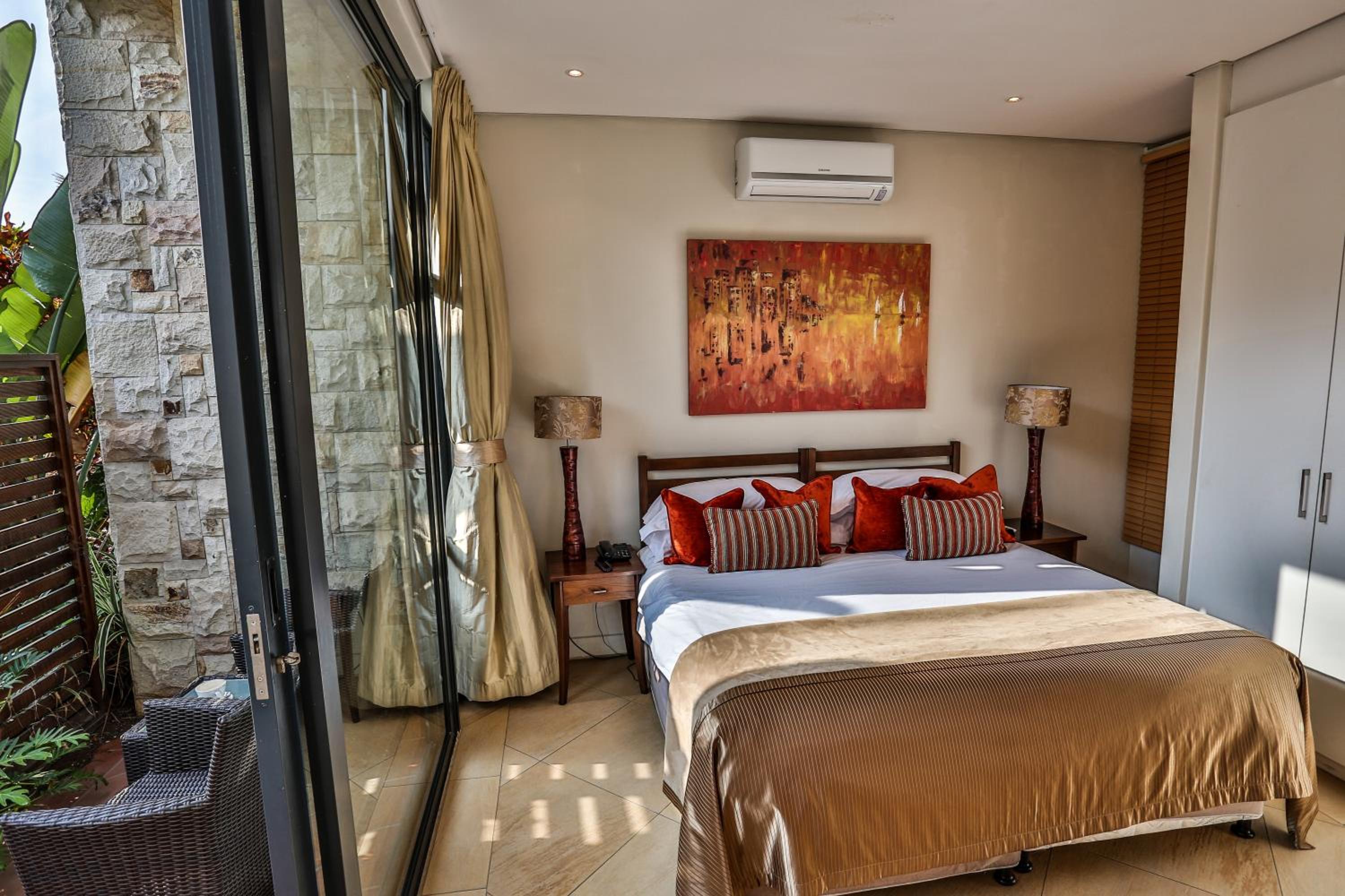 Double Room with Garden View - Photo 8