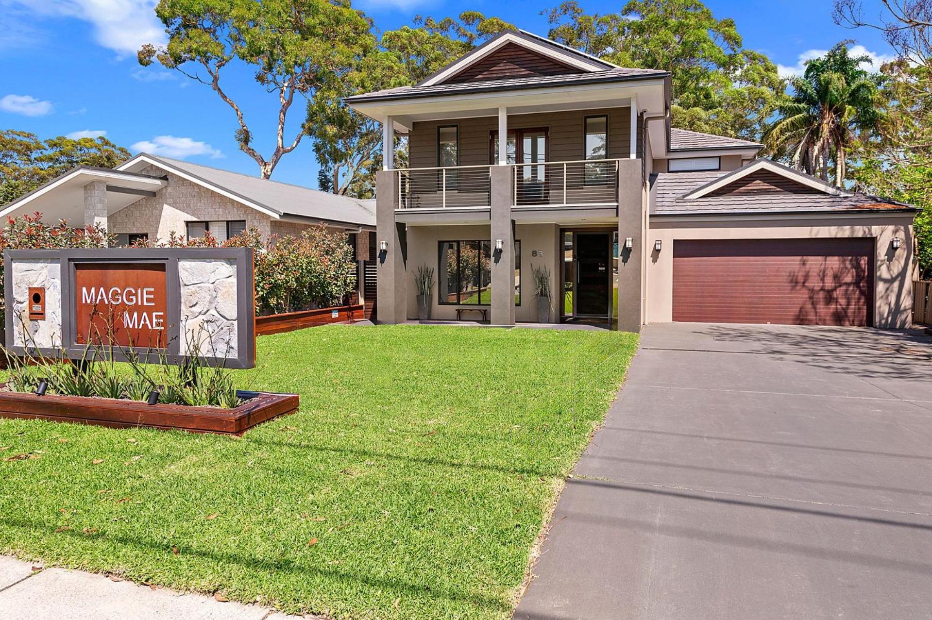 Six-Bedroom House photo 2