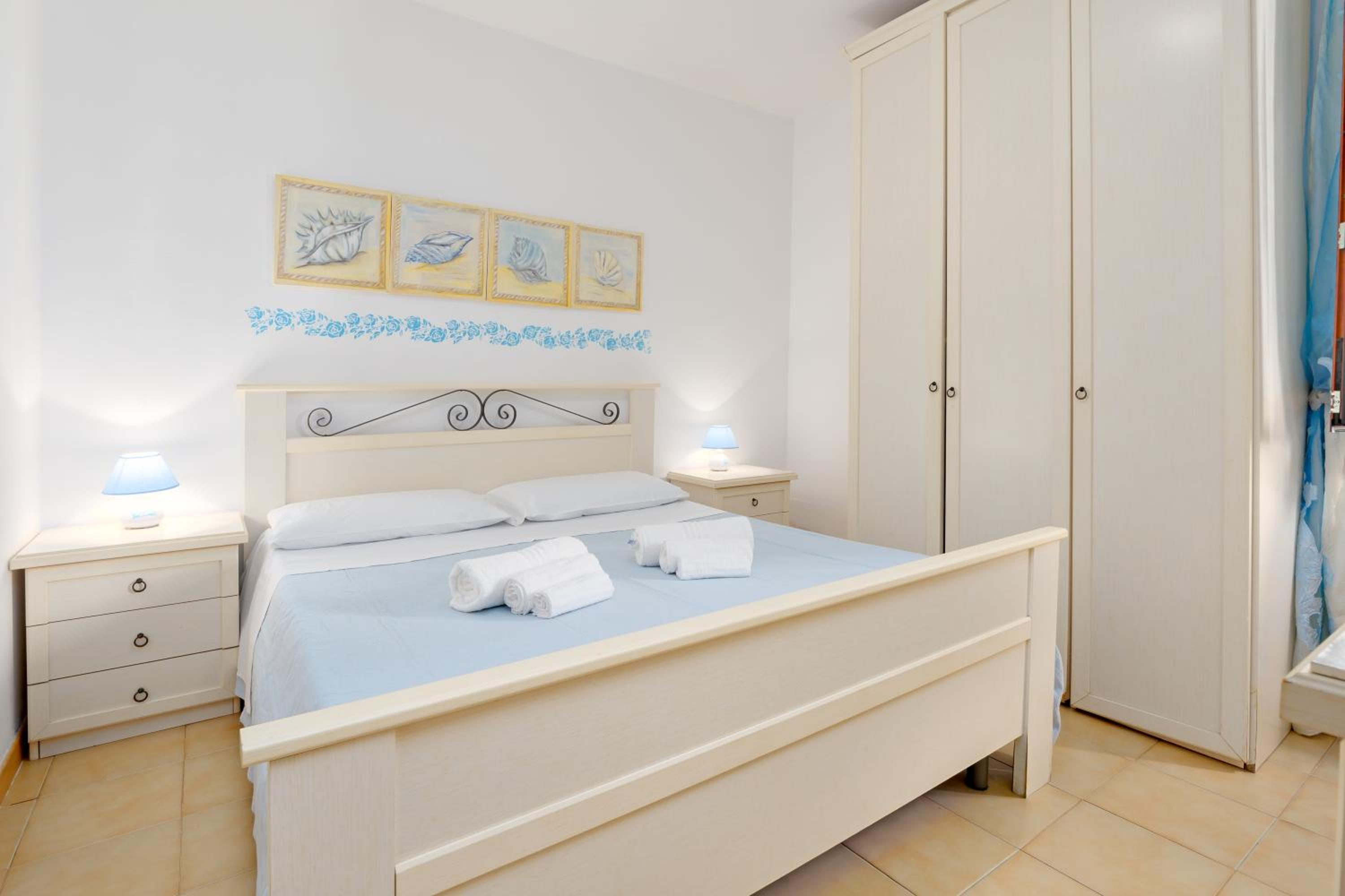 Two-Bedroom Deluxe Apartment with Garden View