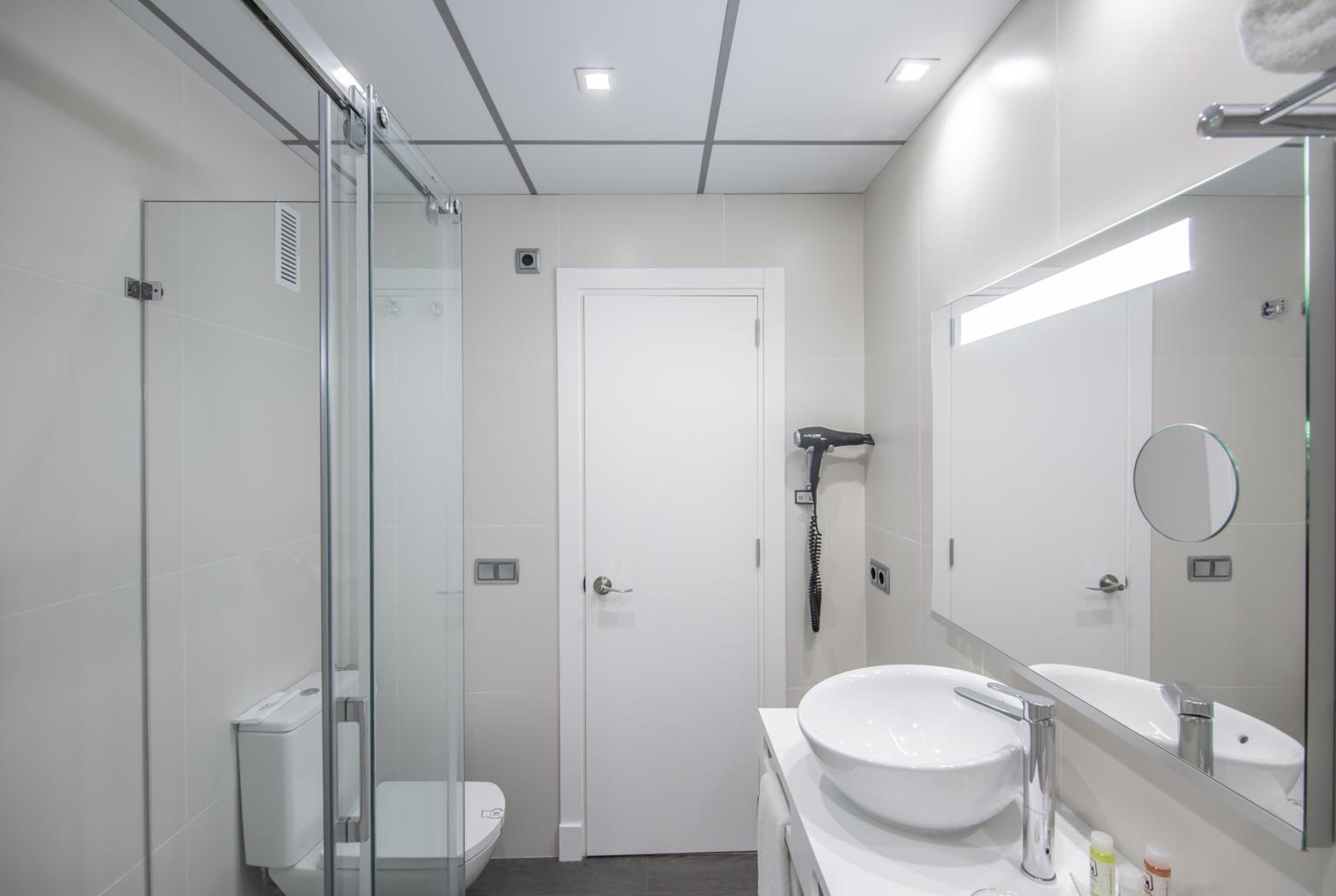 Budget Double Room - Photo 2