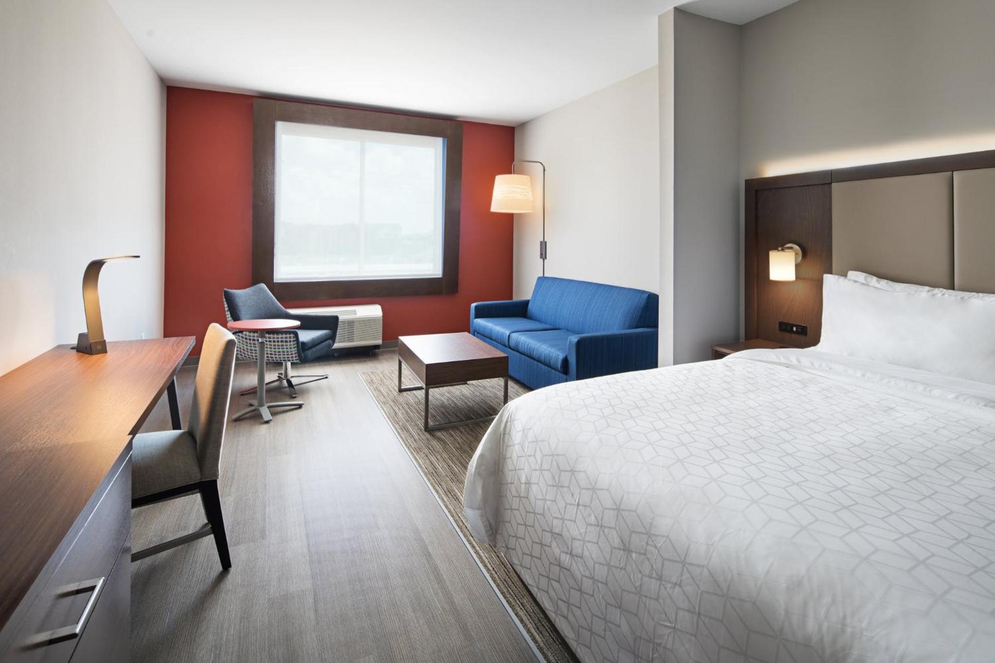 King Suite with Sofa Bed - Communications Accessible photo 3