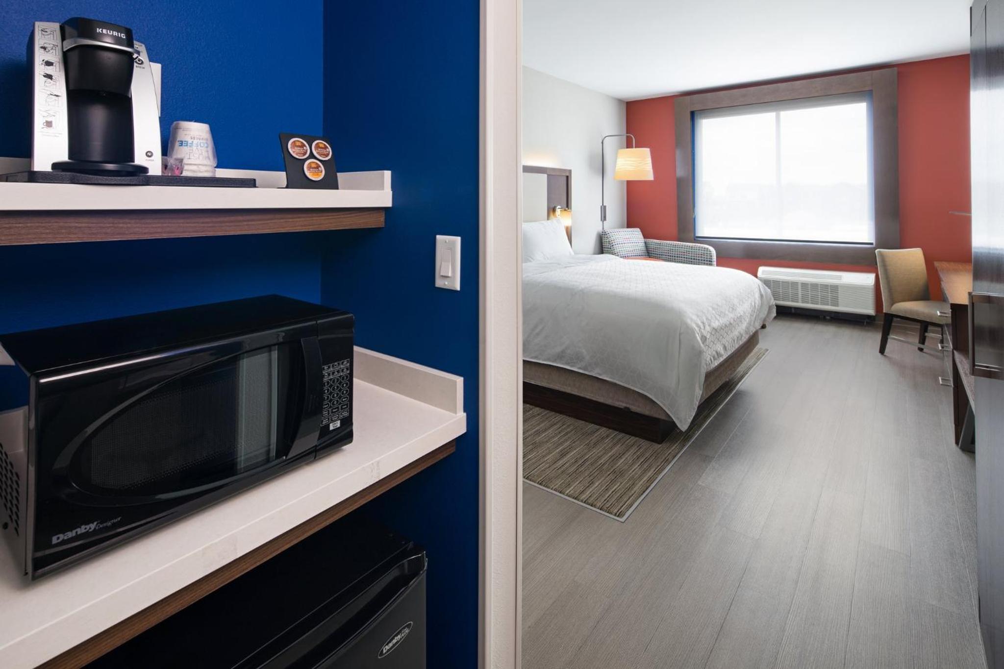 King Room - Mobility Access/Hearing Accessible photo 2