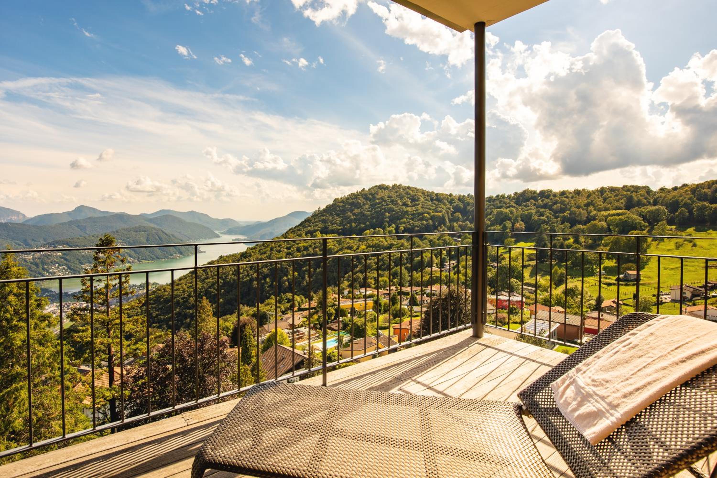Panorama Suite with Lake View - Photo 6
