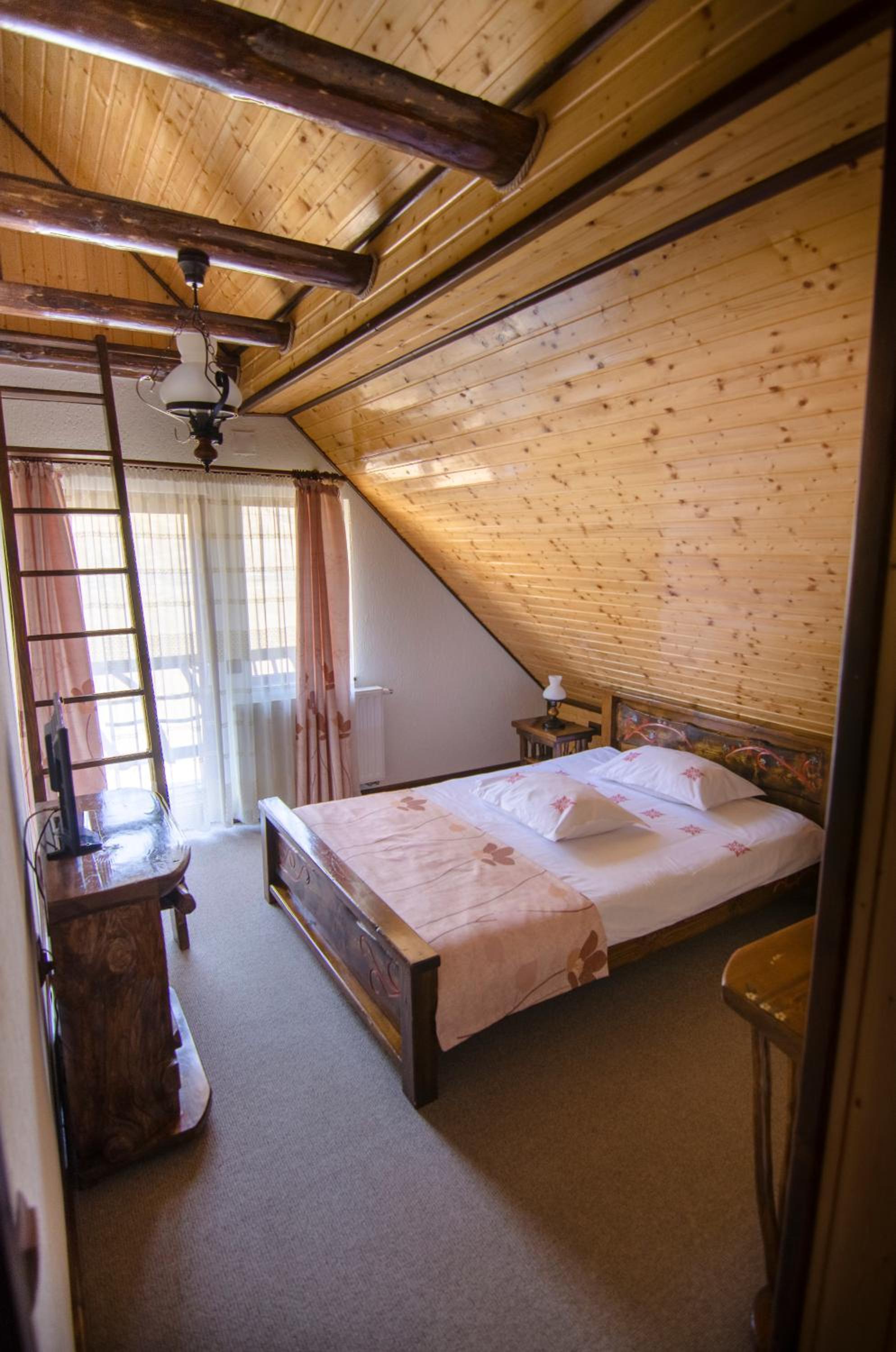 Deluxe Room (2 Adults + 1 Child) photo 1